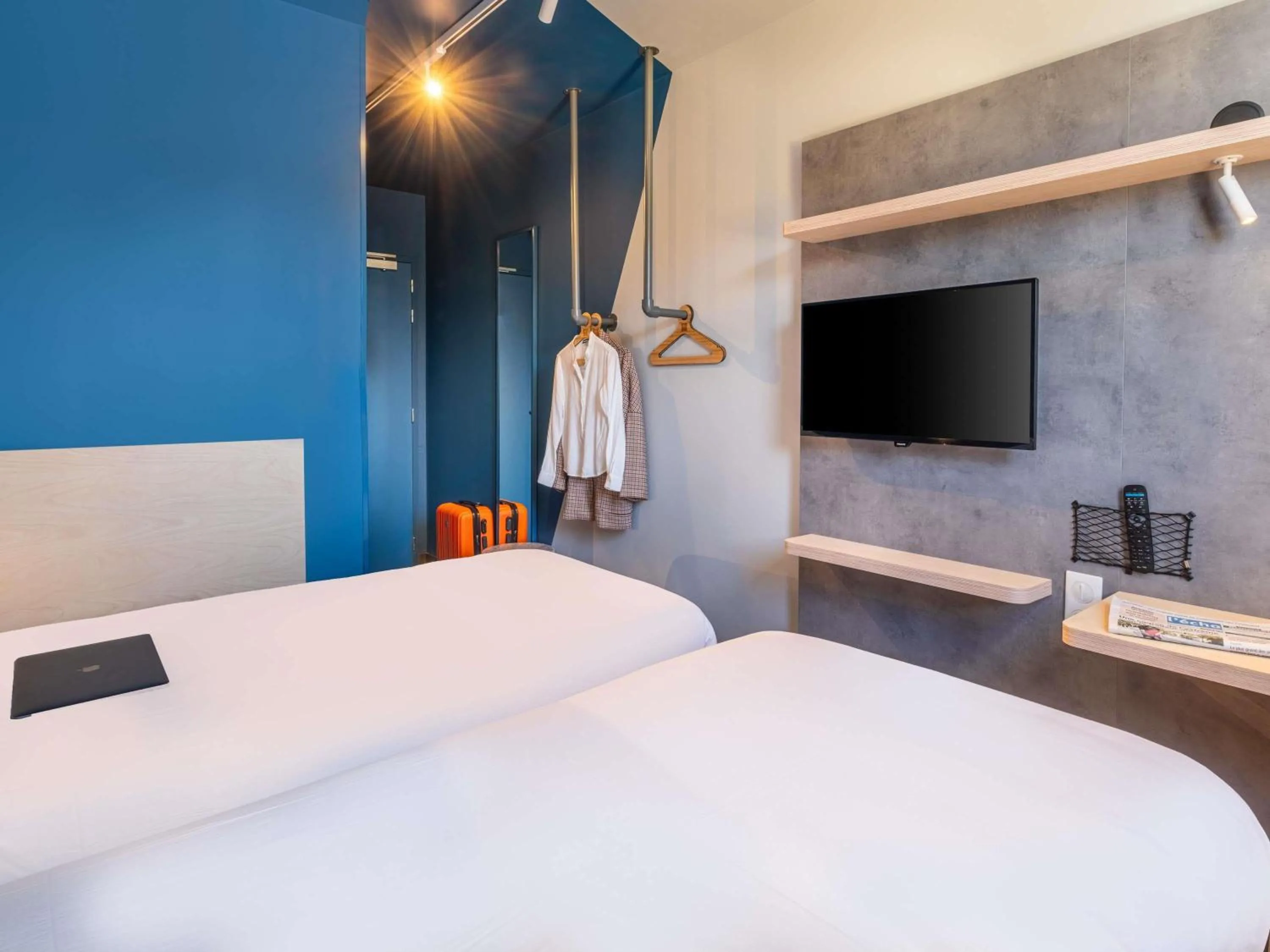 Bedroom, Bed in ibis budget Nantes Nord Treillières