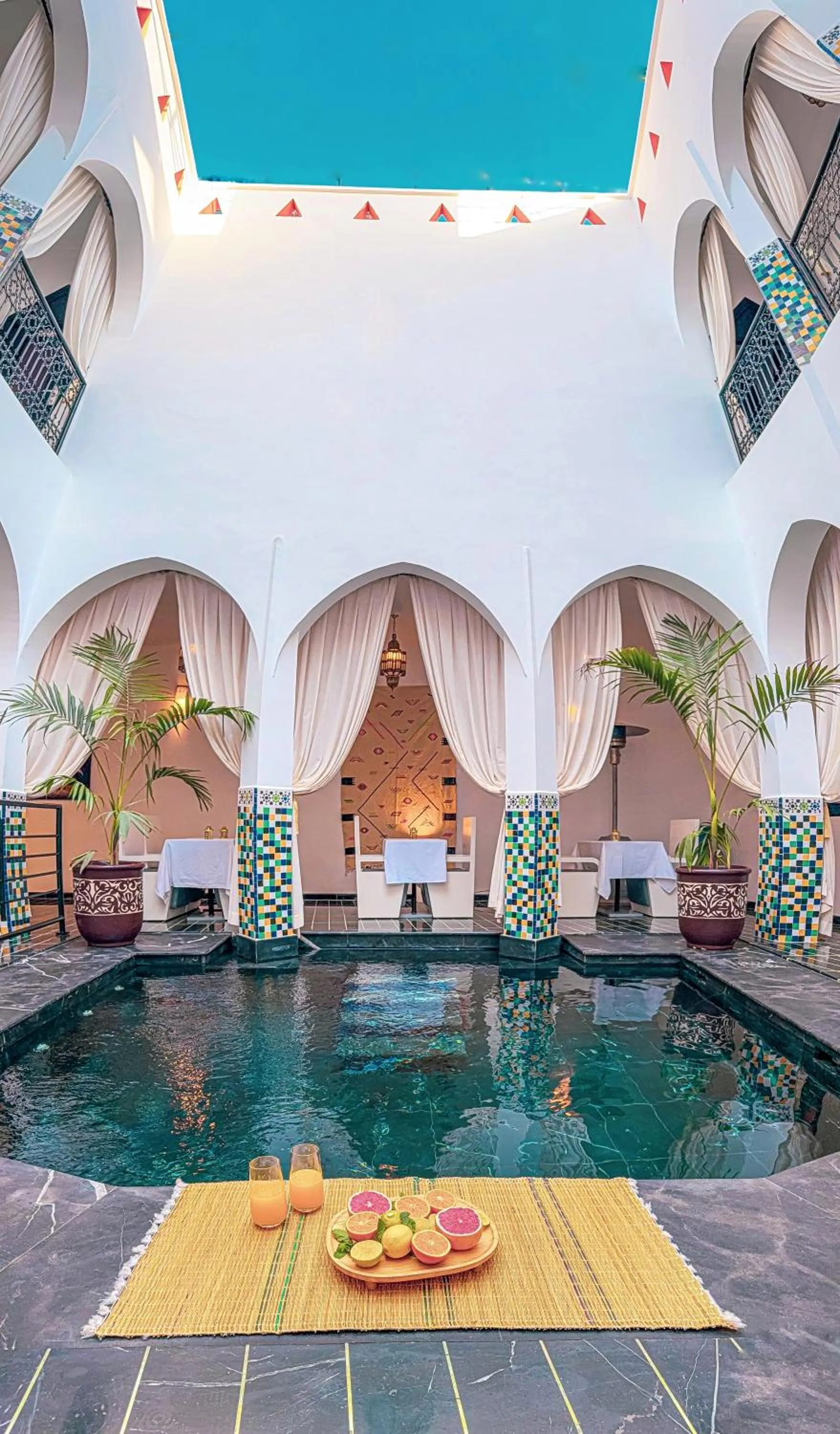 Swimming pool in Riad L'ECOLE