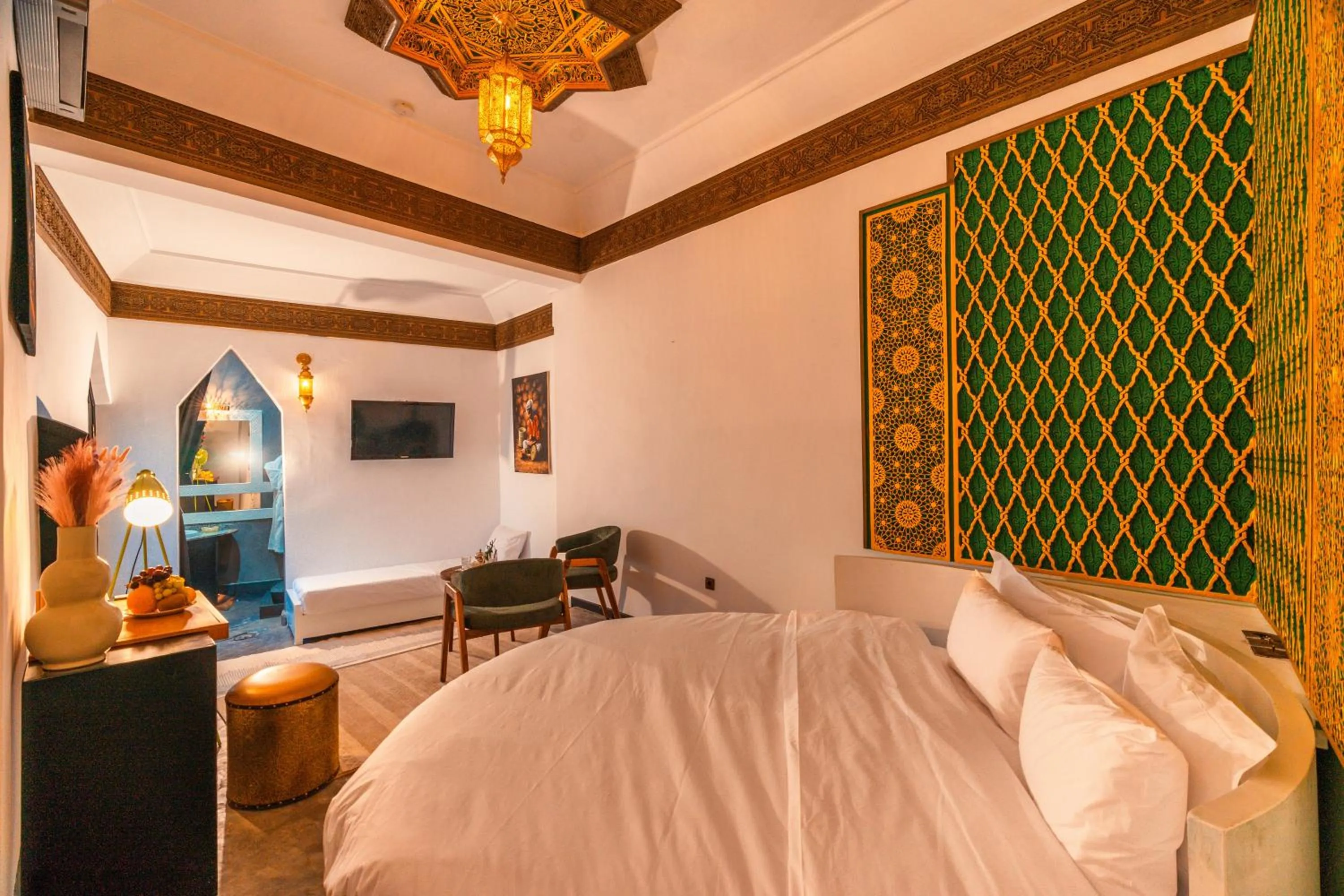 Bed in Riad L'ECOLE