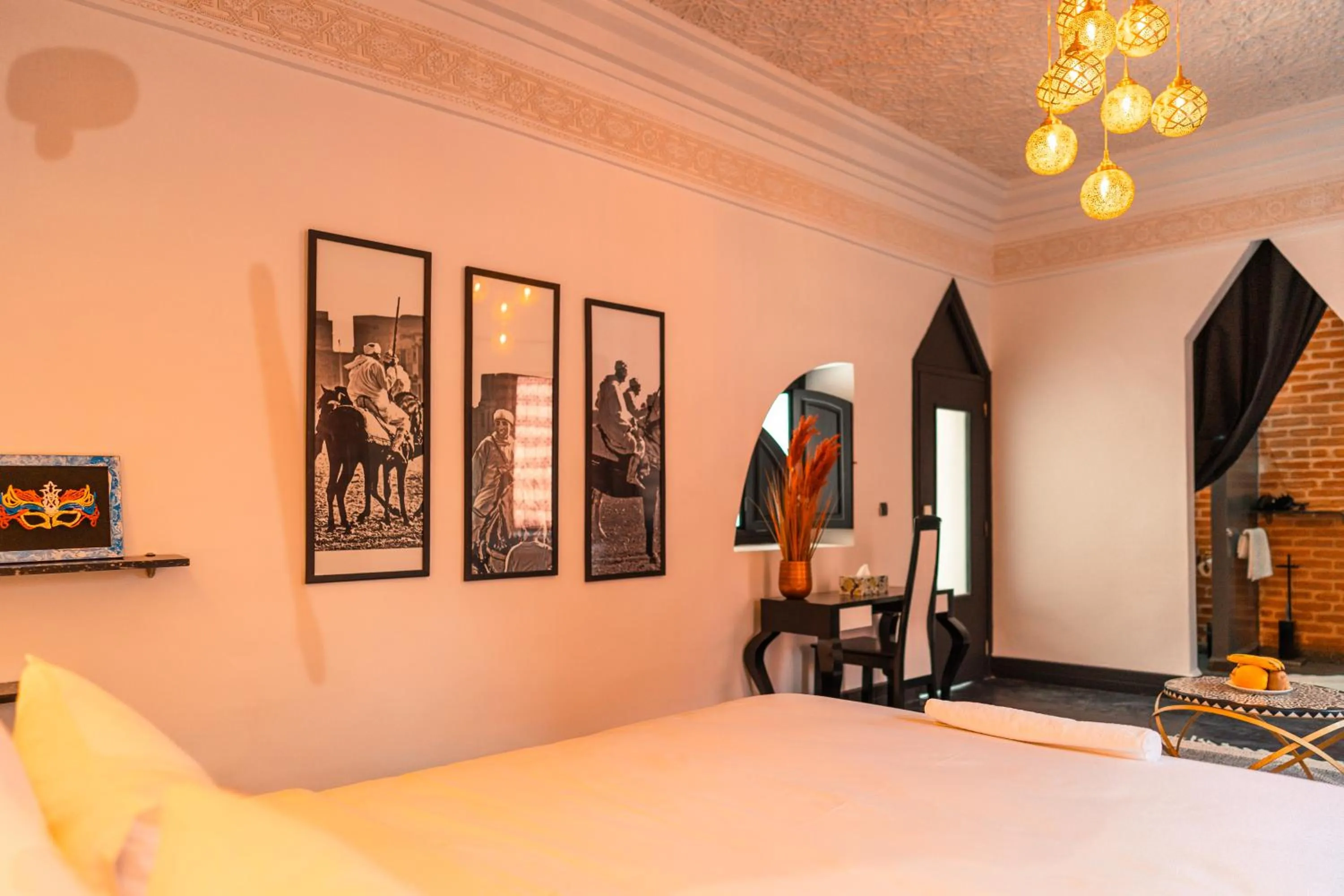 Photo of the whole room, Bed in Riad L'ECOLE