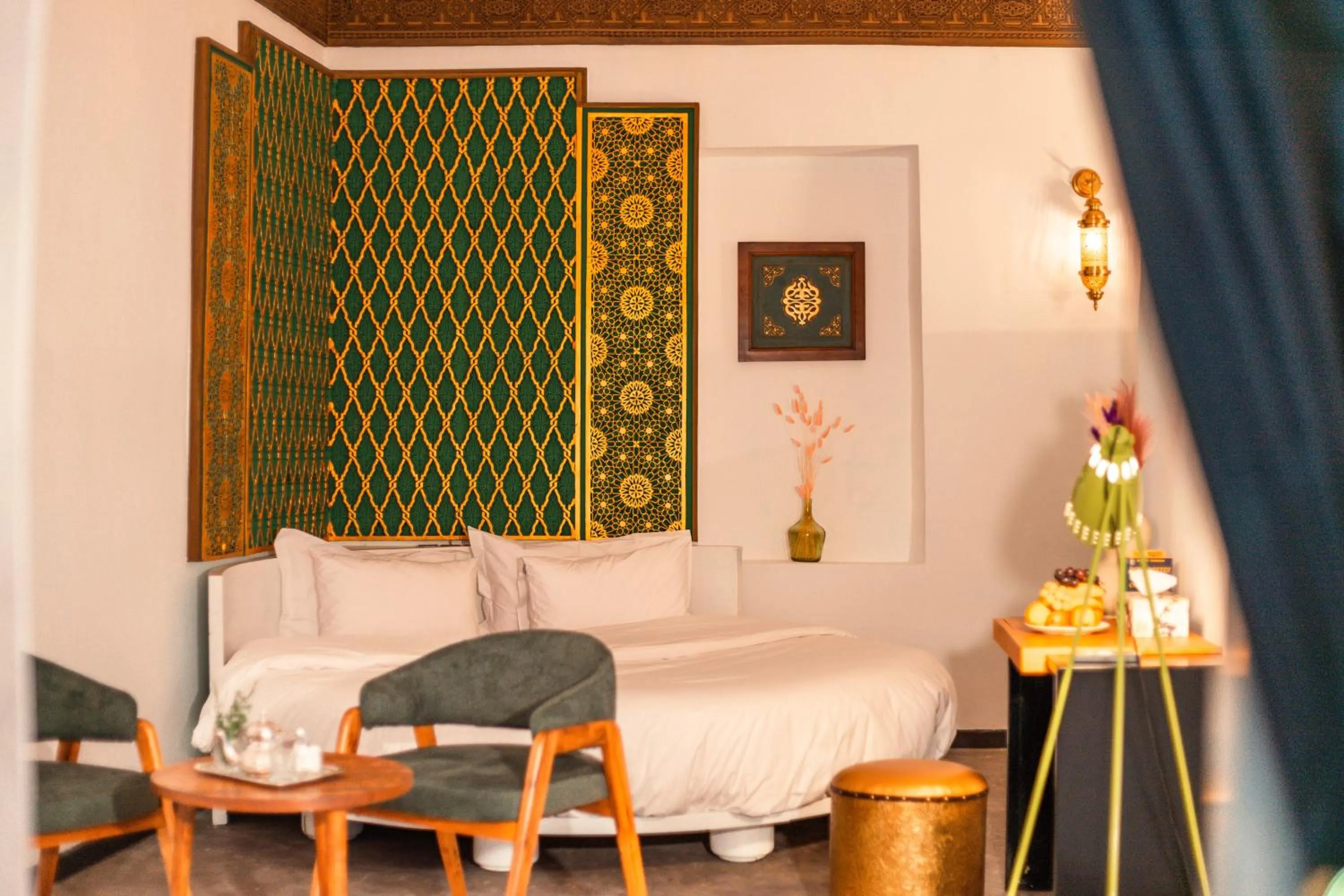 Bed in Riad L'ECOLE