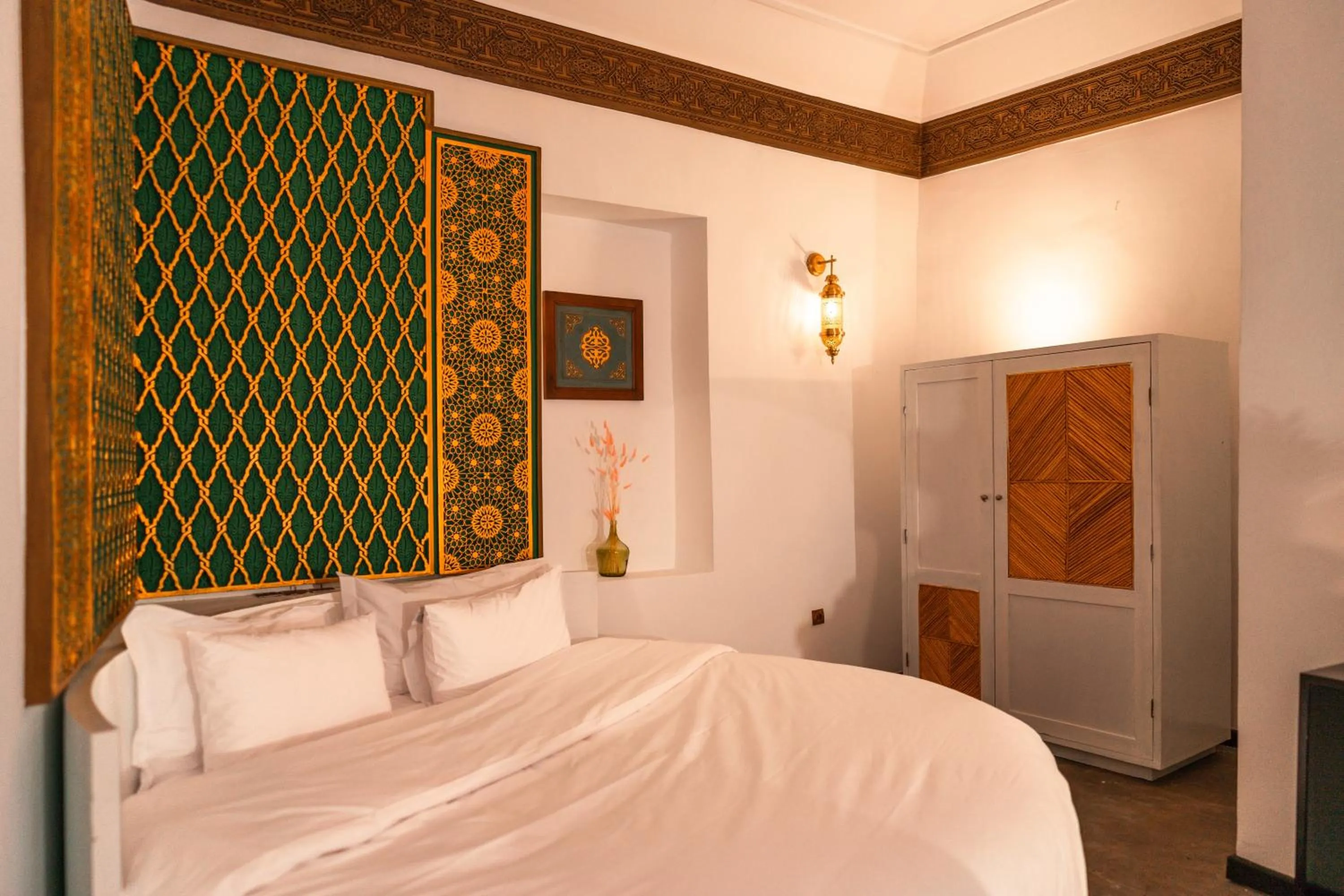 Bed in Riad L'ECOLE