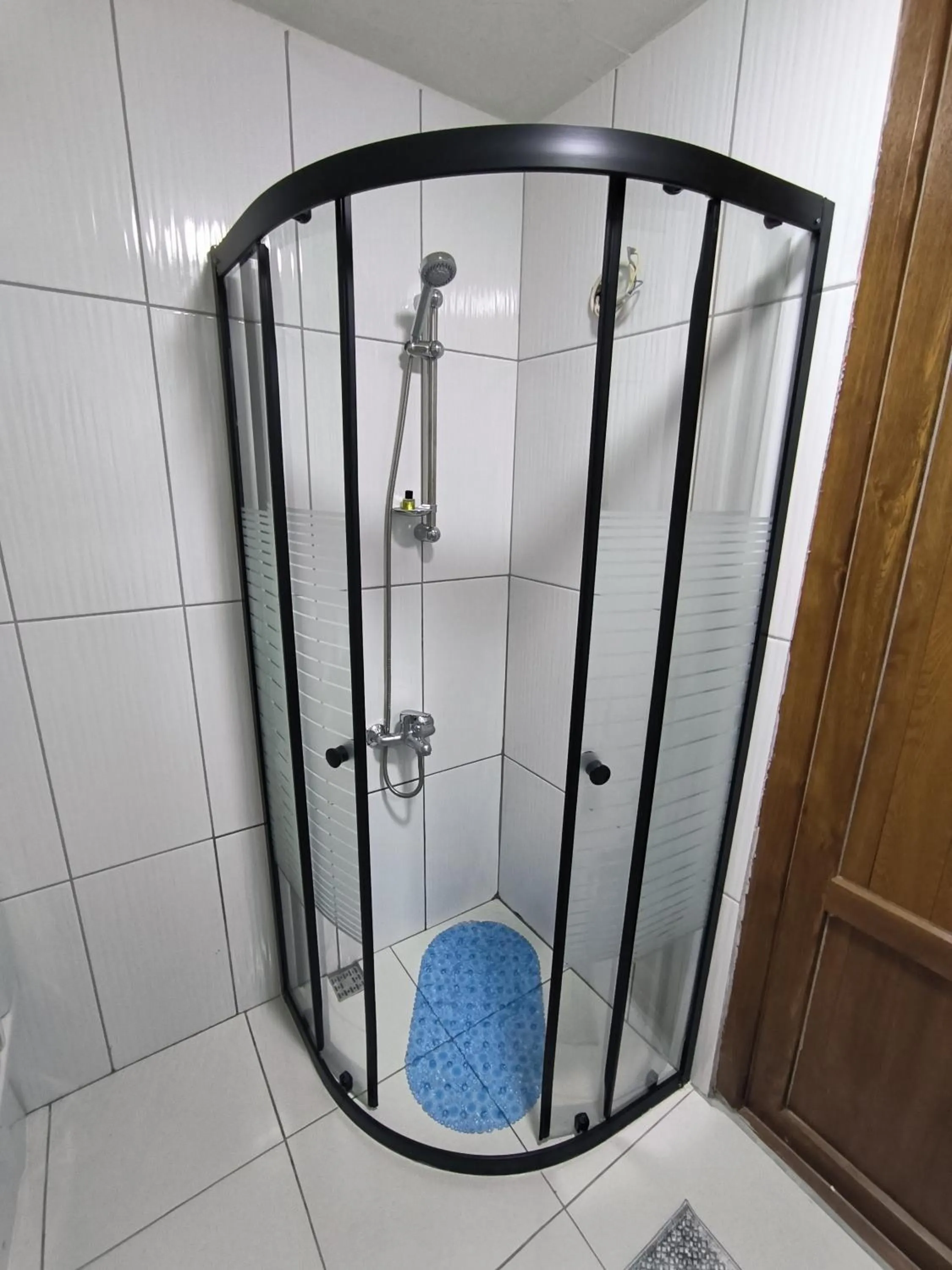 Shower in Neyla Suit Bungalow