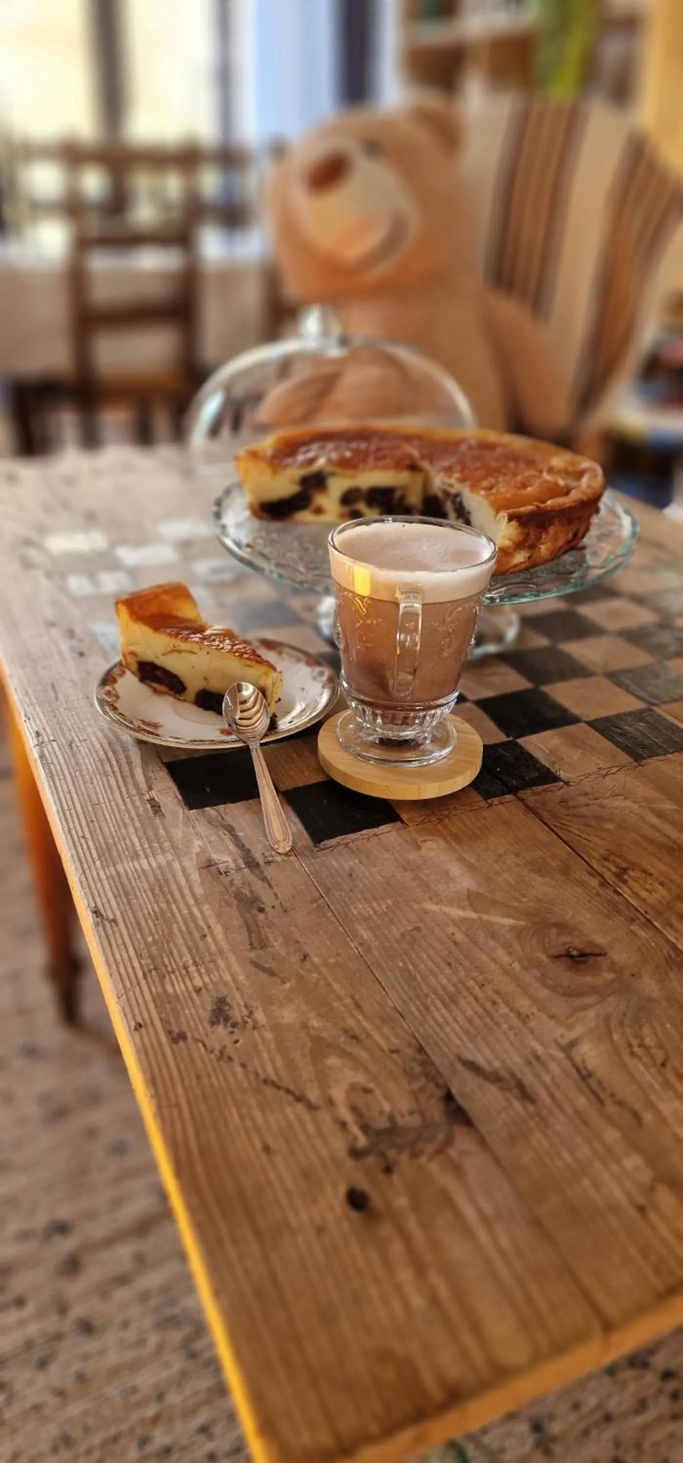 Communal lounge/ TV room in Hotel ChezJeanne