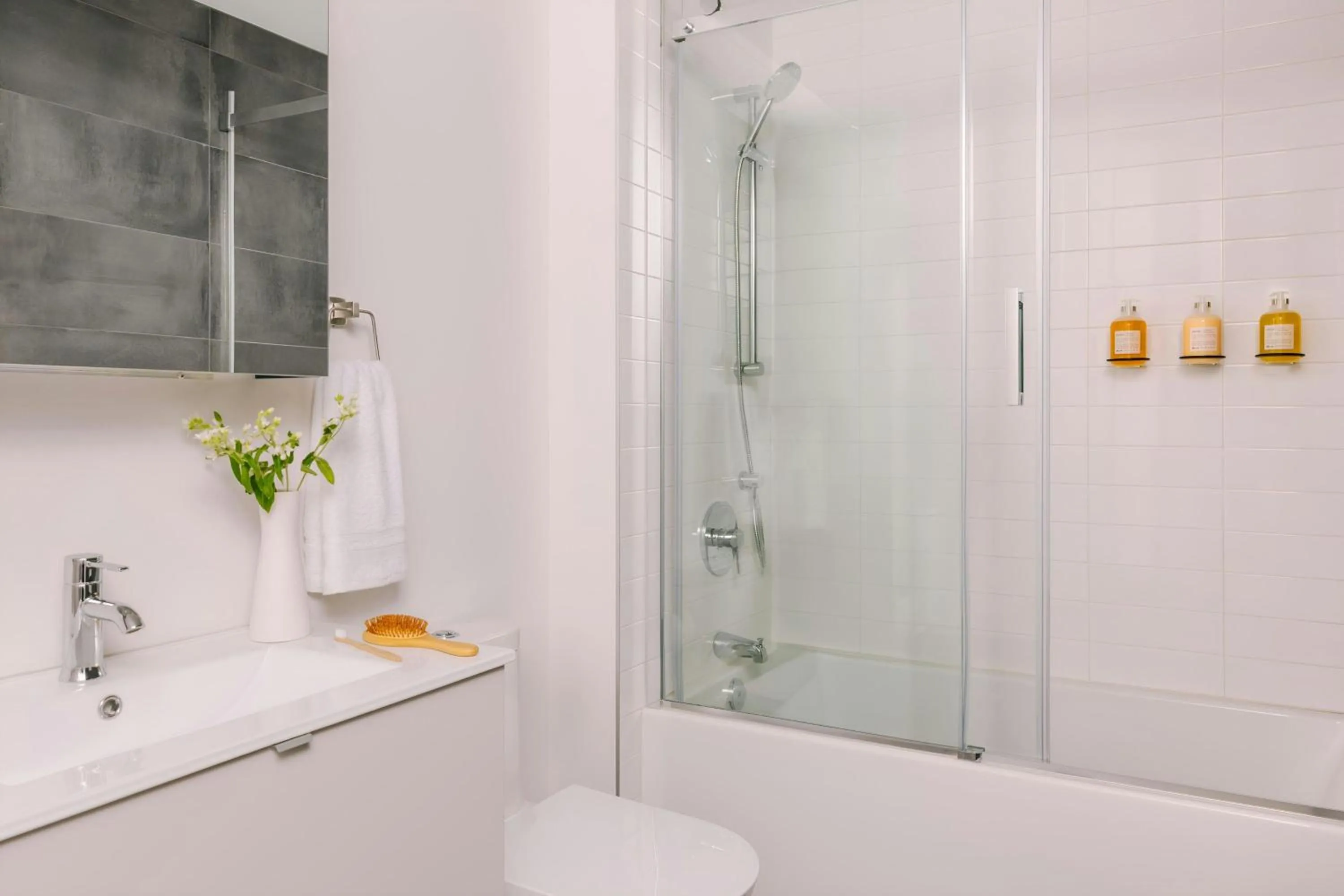 Bathroom in Sonder by Marriott Bonvoy Lambert Apartments Old Montreal