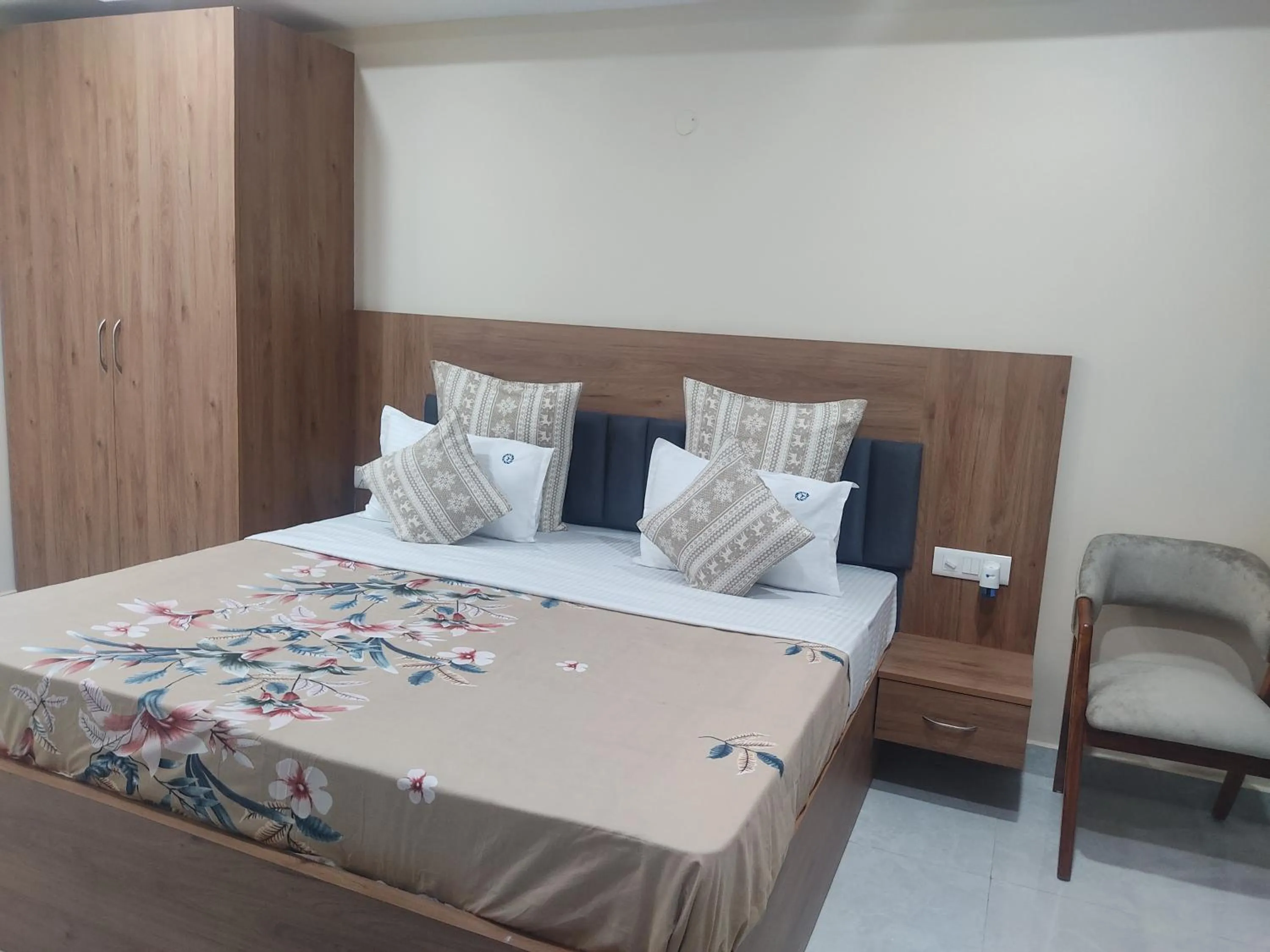 Bedroom, Bed in Perch Arbor Cyber City