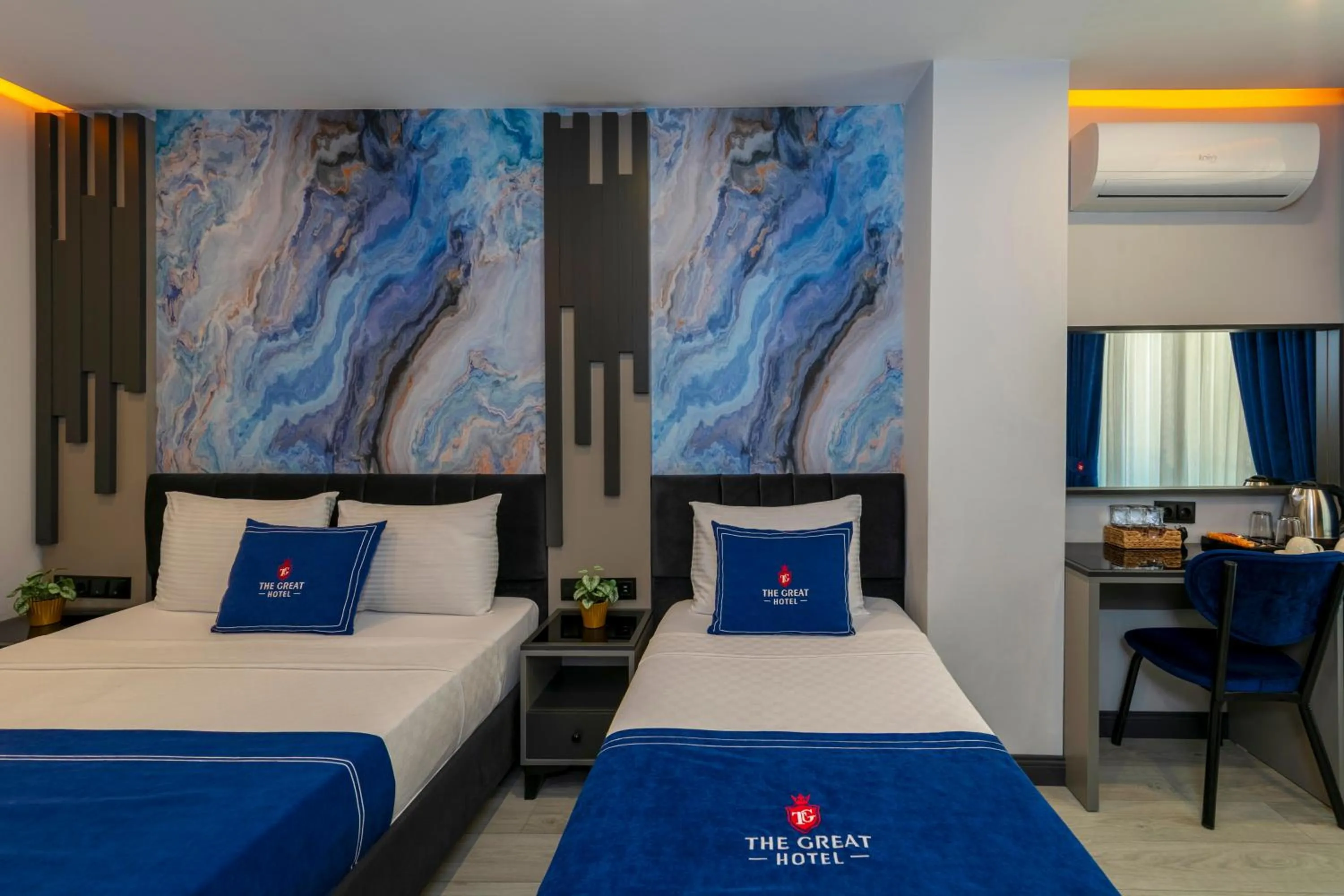 Bed in The Great Airport Hotel & Restaurant