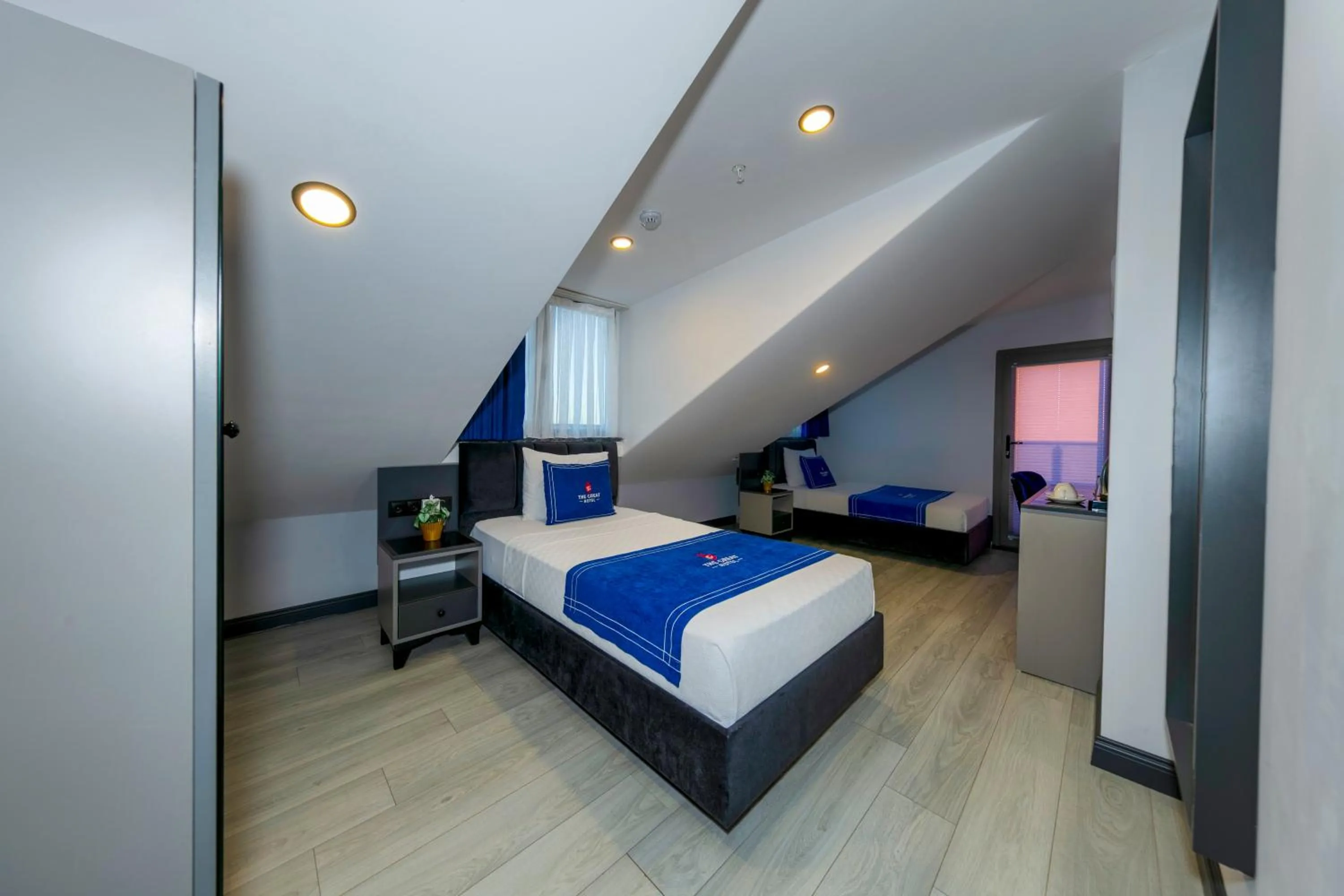 Bed in The Great Airport Hotel & Restaurant