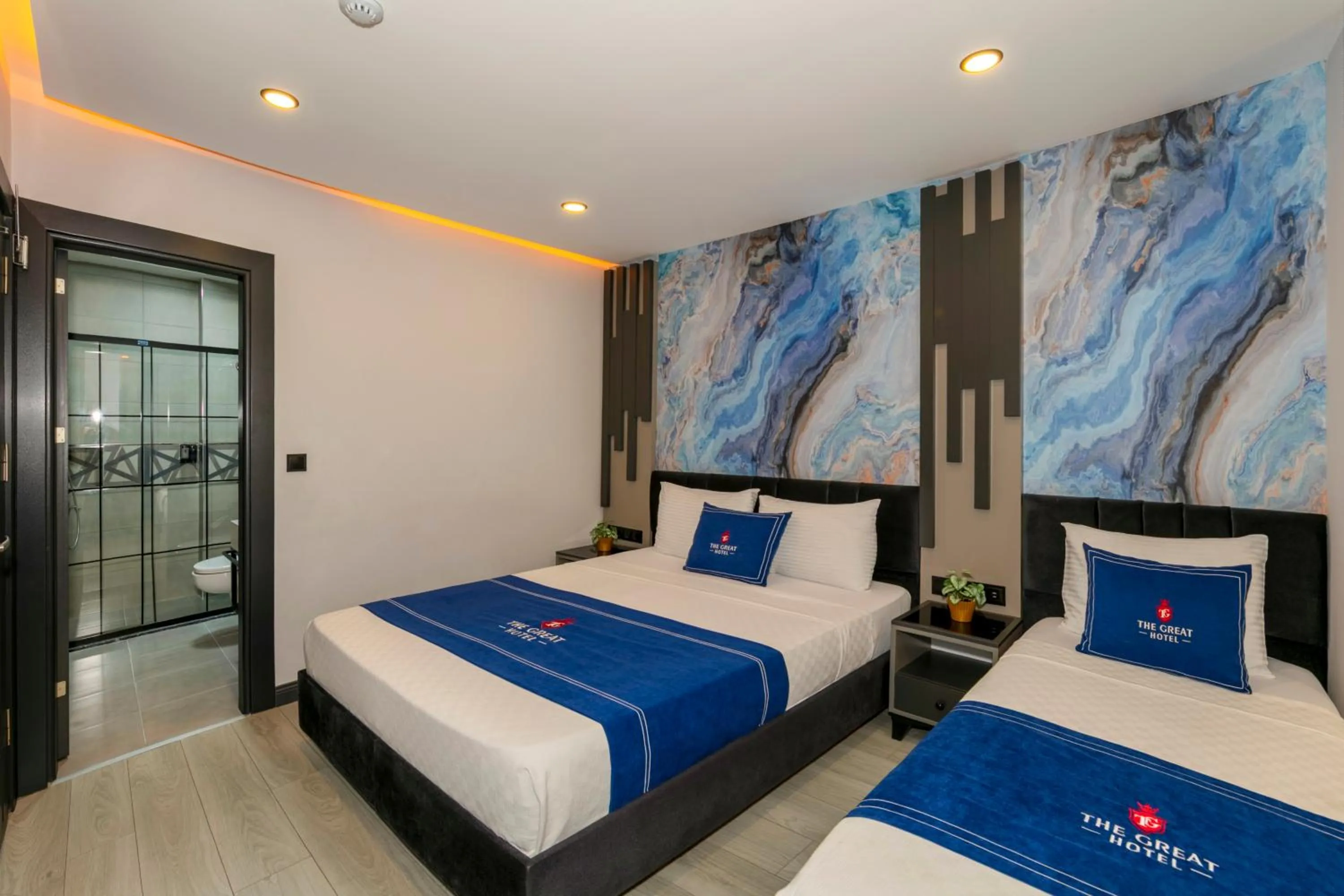 Bed in The Great Airport Hotel & Restaurant