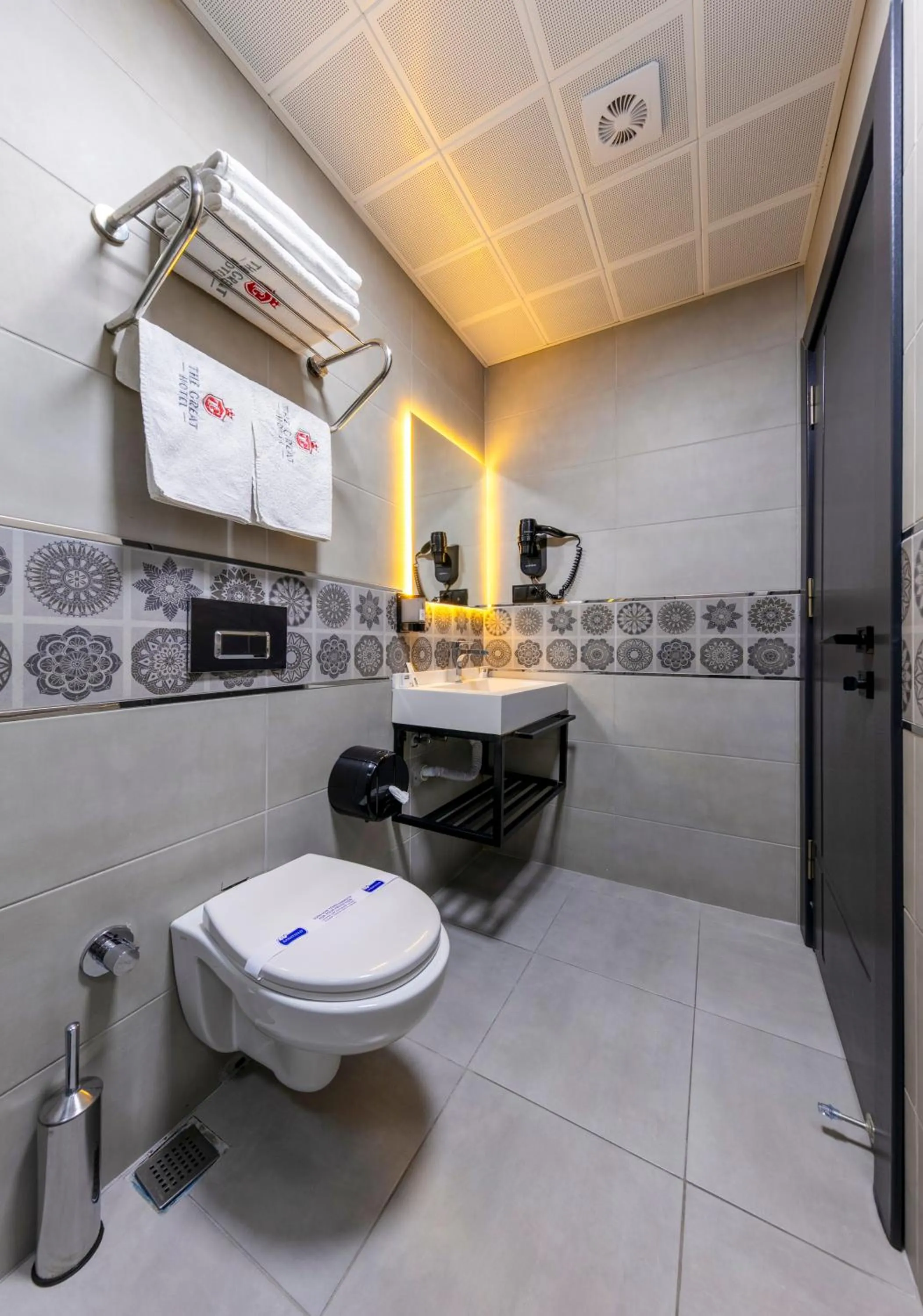 Toilet in The Great Airport Hotel & Restaurant