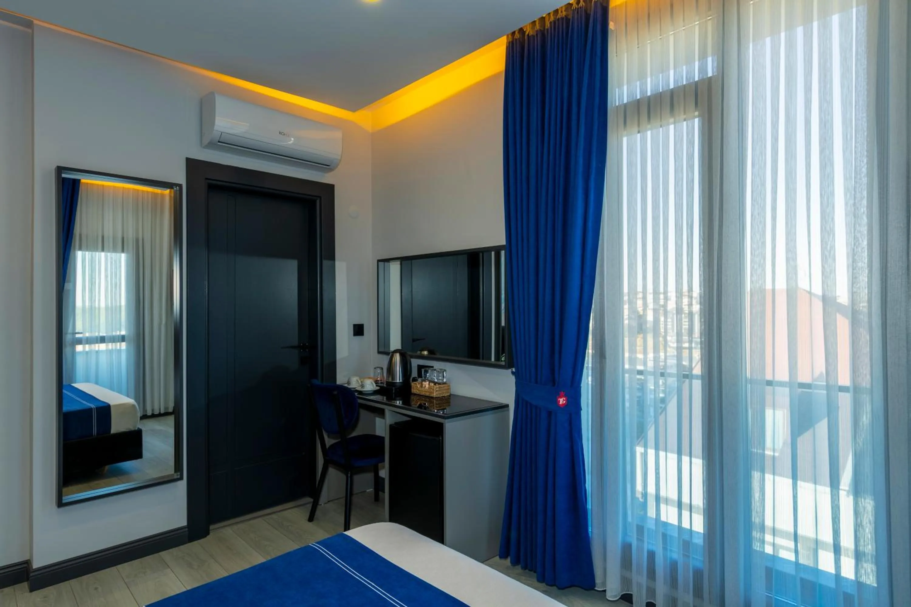 TV and multimedia, Bed in The Great Airport Hotel & Restaurant