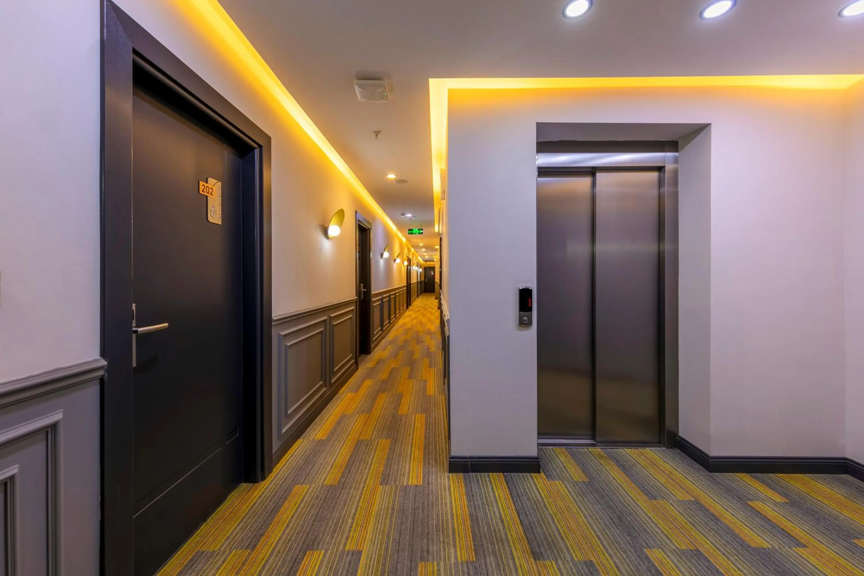 elevator in The Great Airport Hotel & Restaurant