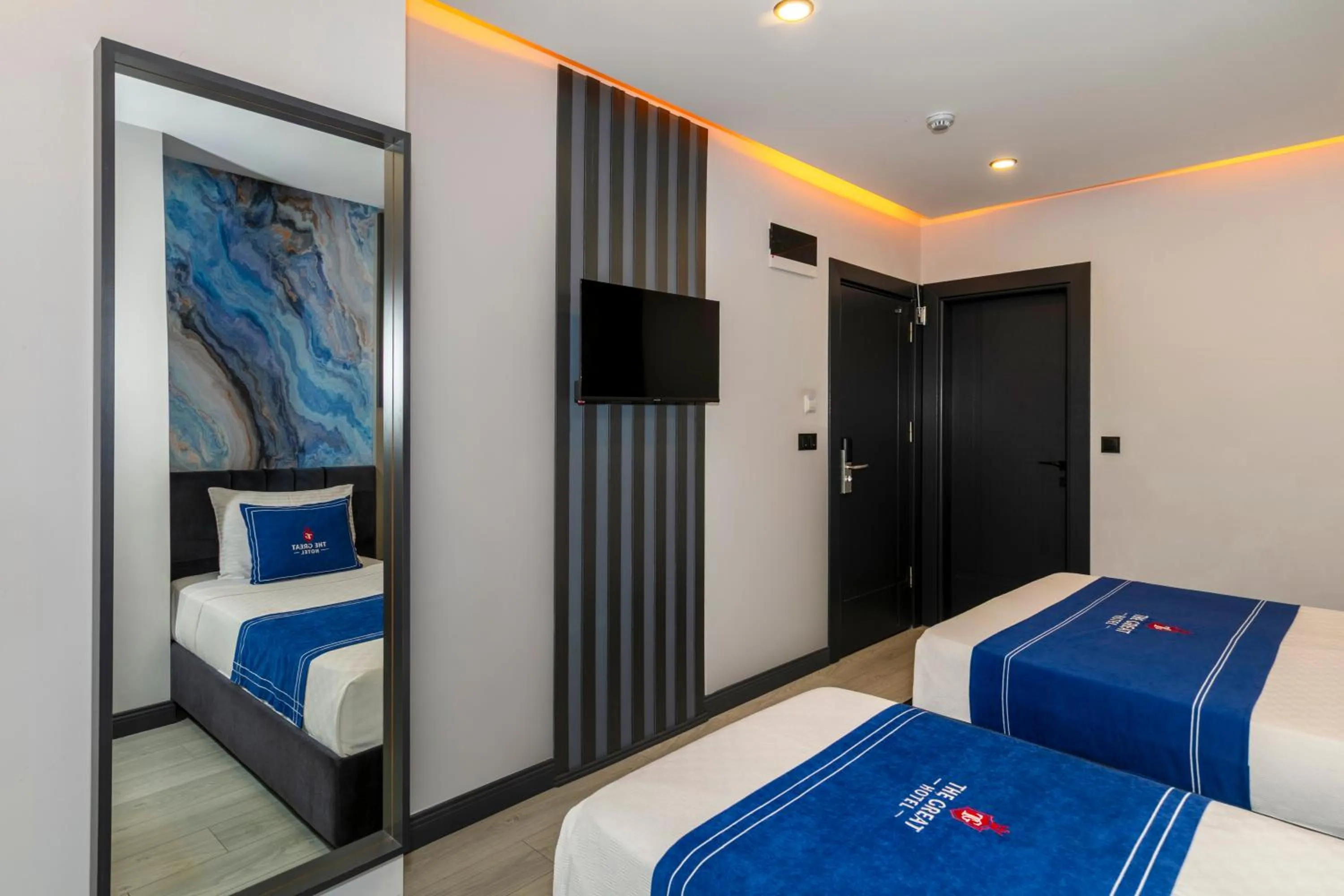 Bed in The Great Airport Hotel & Restaurant