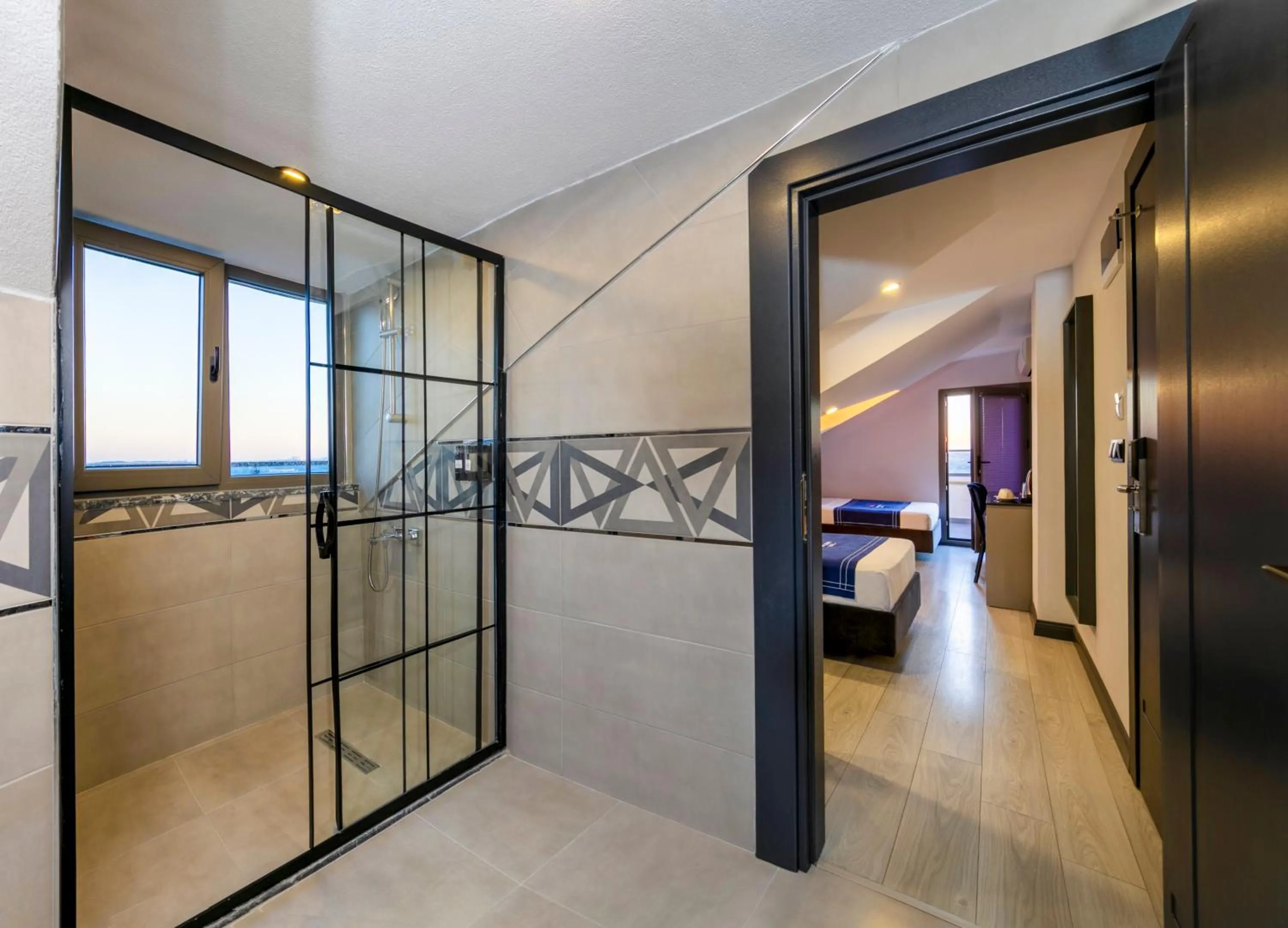 Bathroom, Bed in The Great Airport Hotel & Restaurant