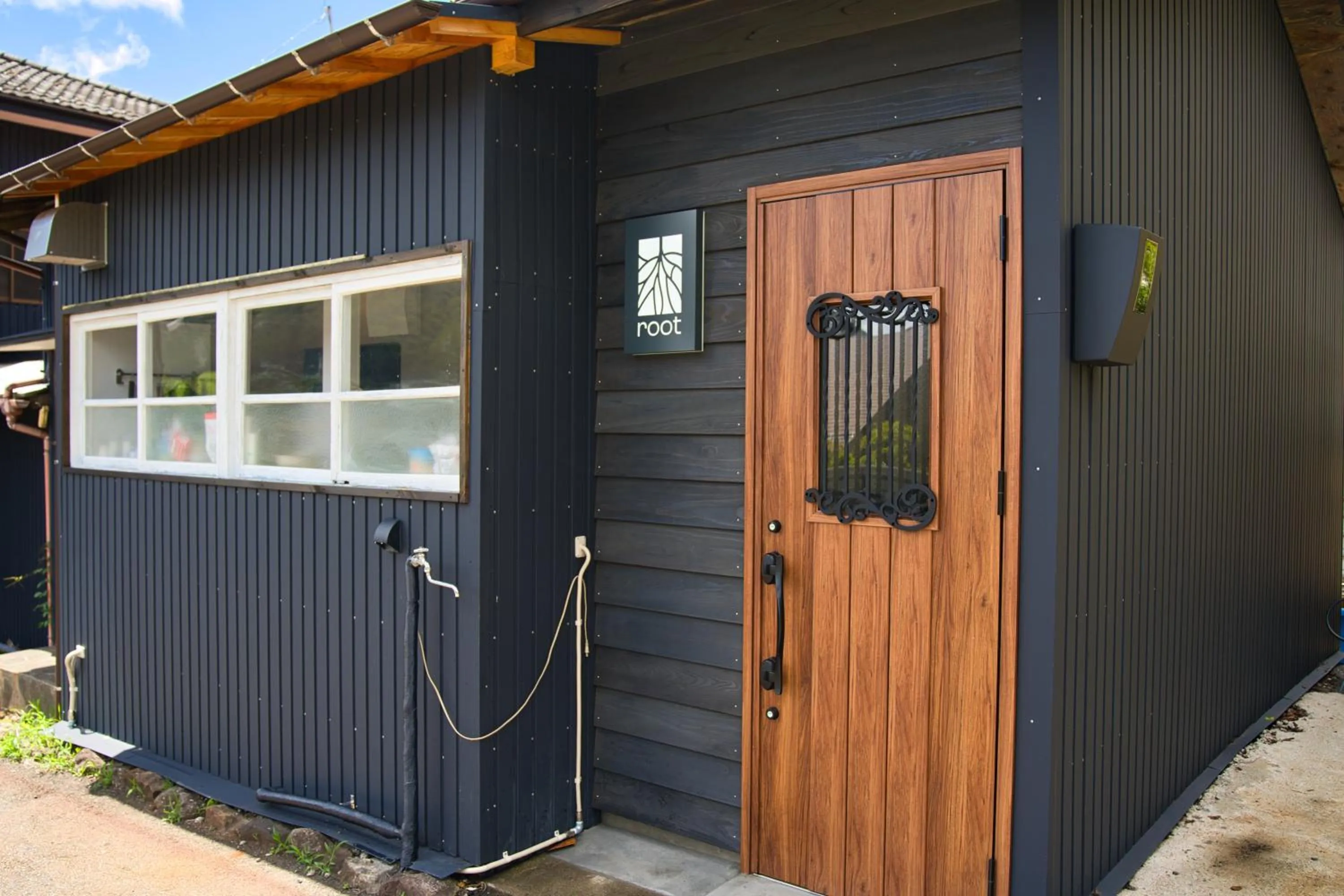 Property building in root hakone