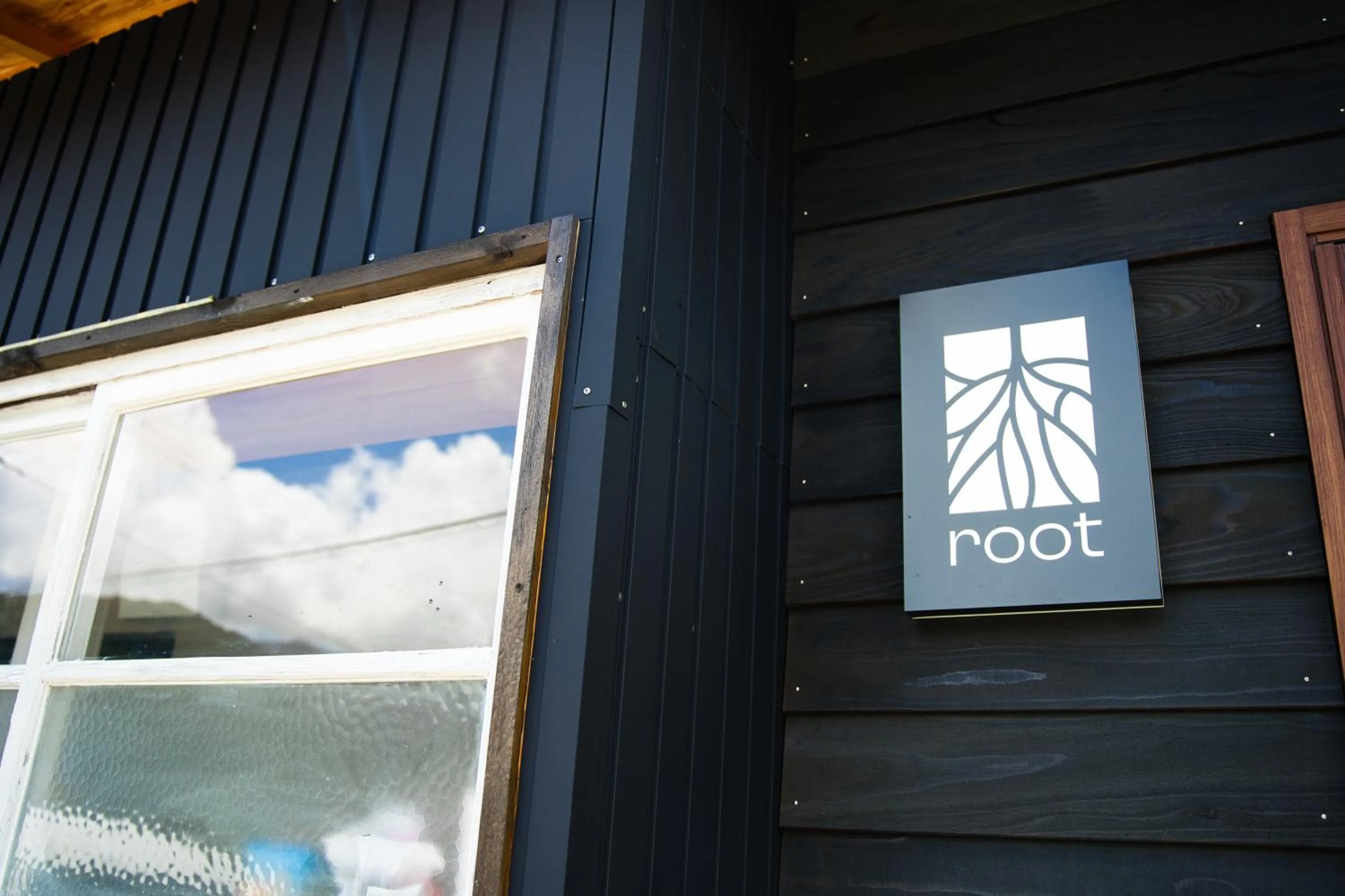 Property building in root hakone