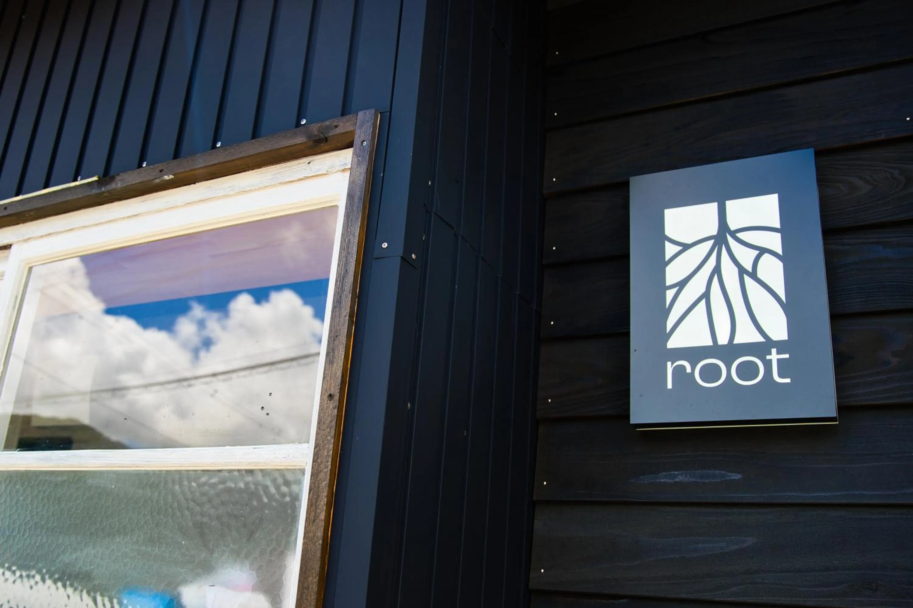 Property building in root hakone