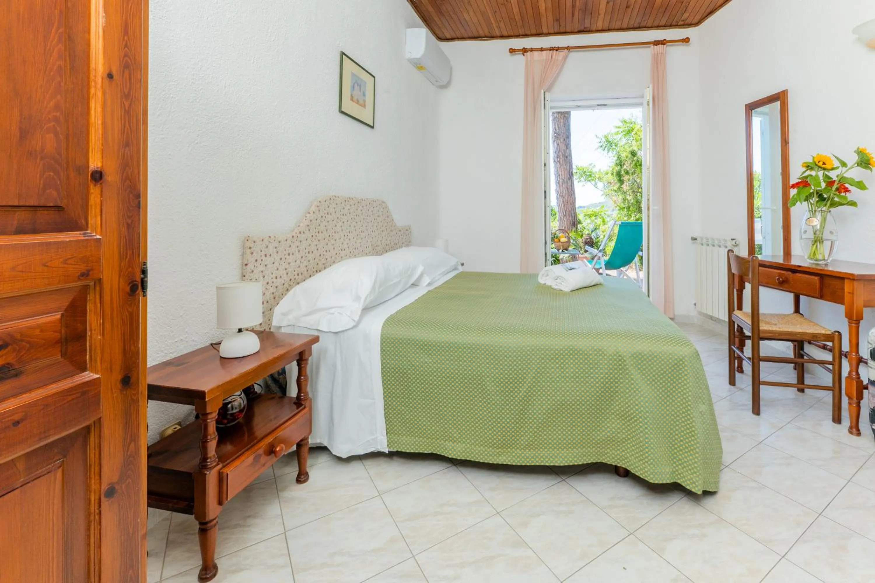 Bed in Hotel Sunset Green