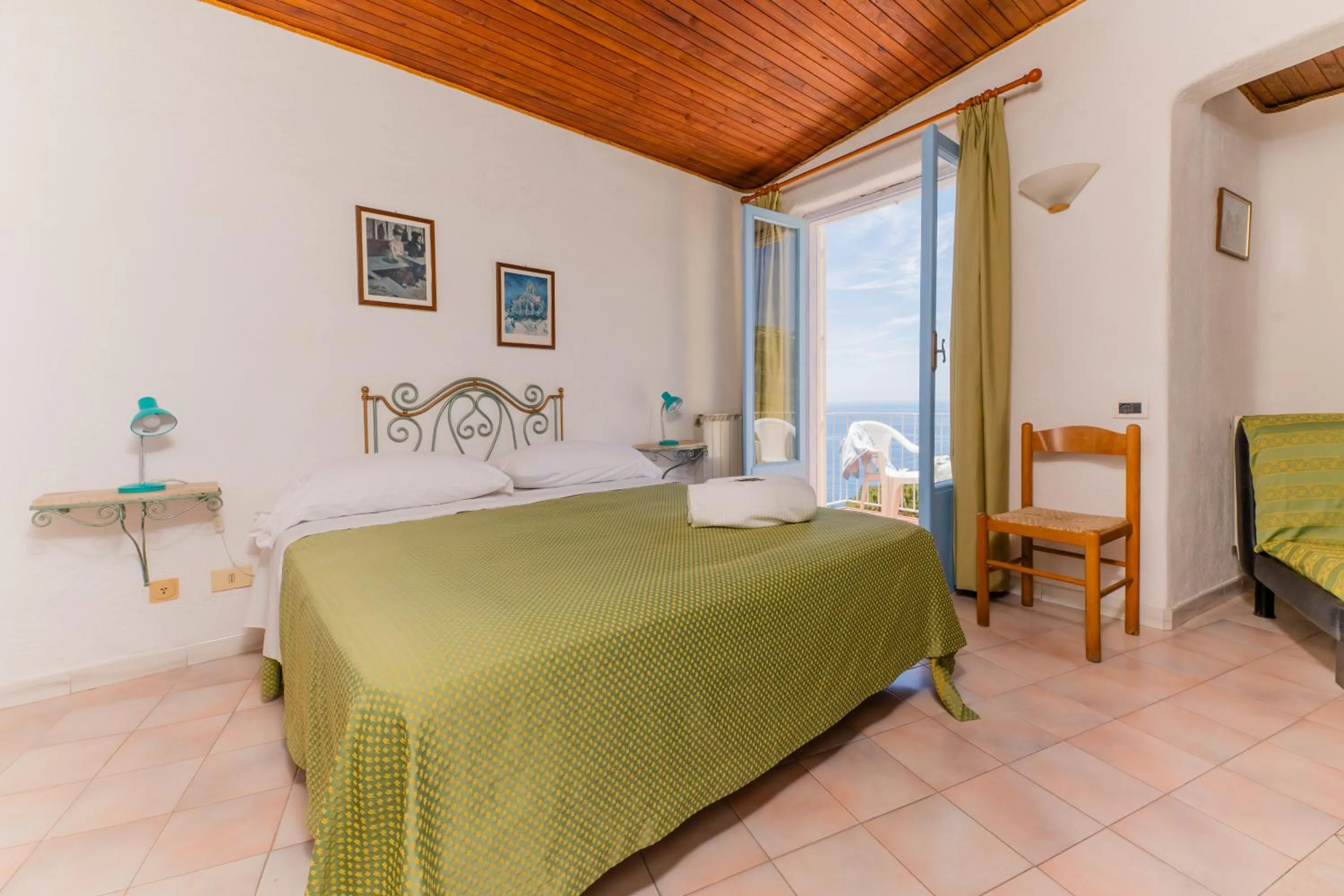 Bed in Hotel Sunset Green