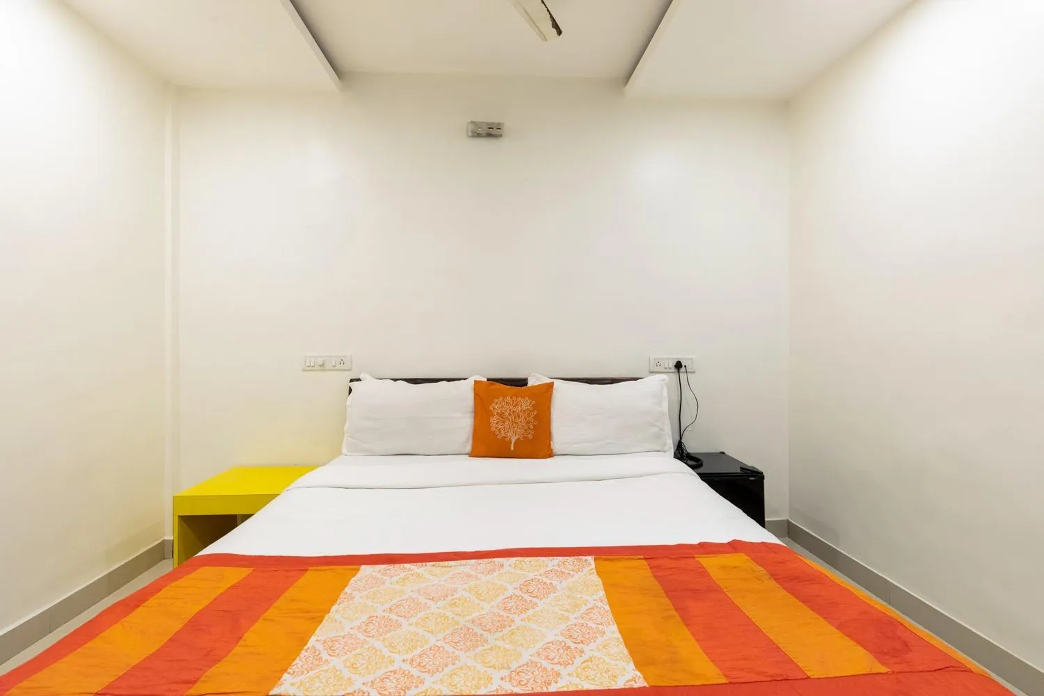 Bed in Hotel Girgaon Palace Near Chowpatty Beach