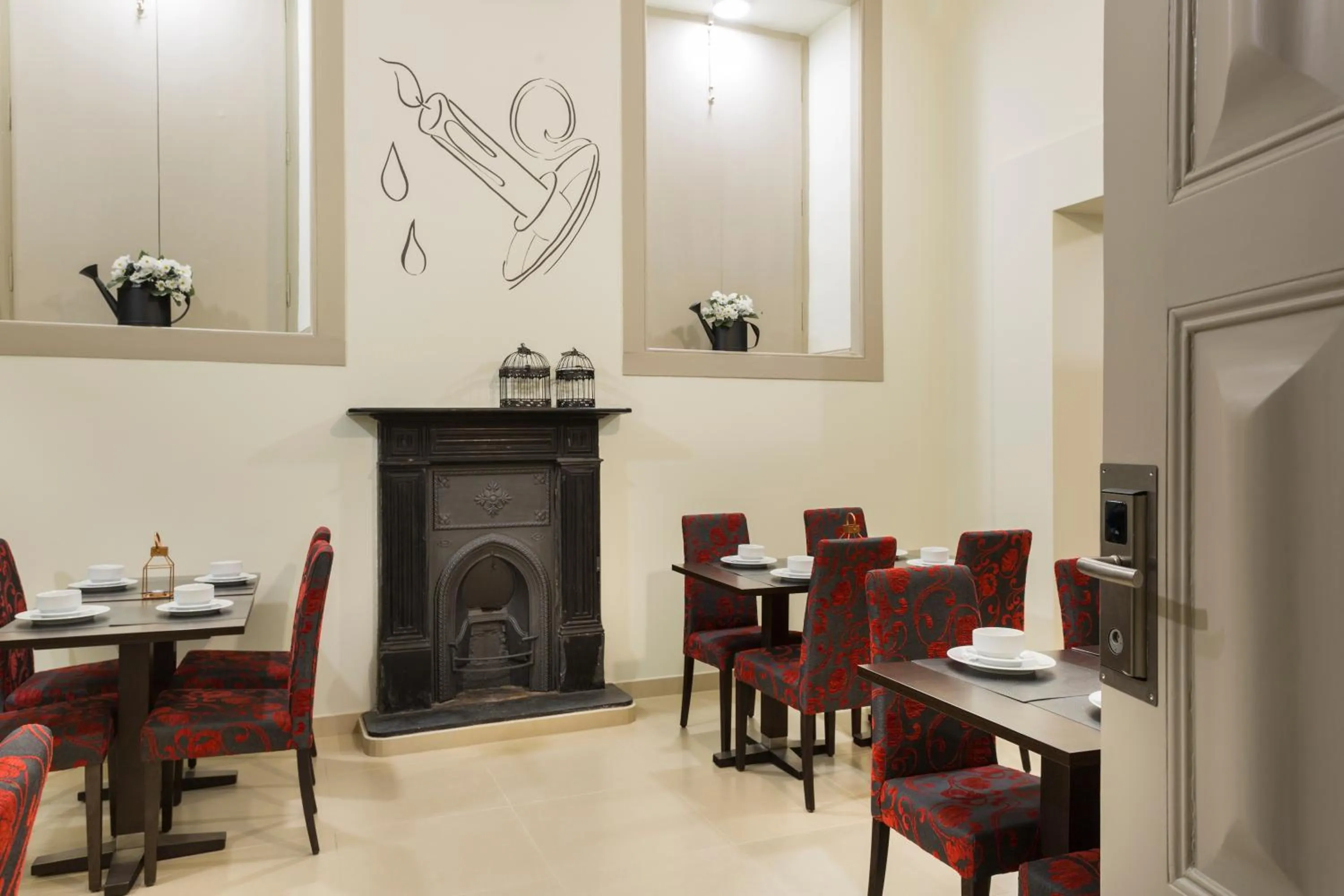 Dining area in Serenata Hotel & Hostel Coimbra