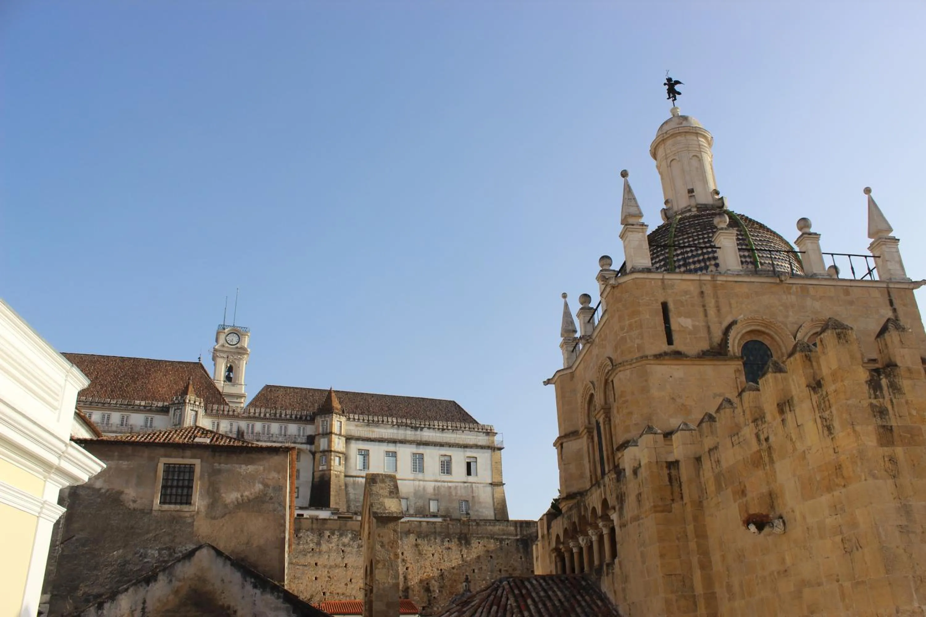 Property building in Serenata Hotel & Hostel Coimbra