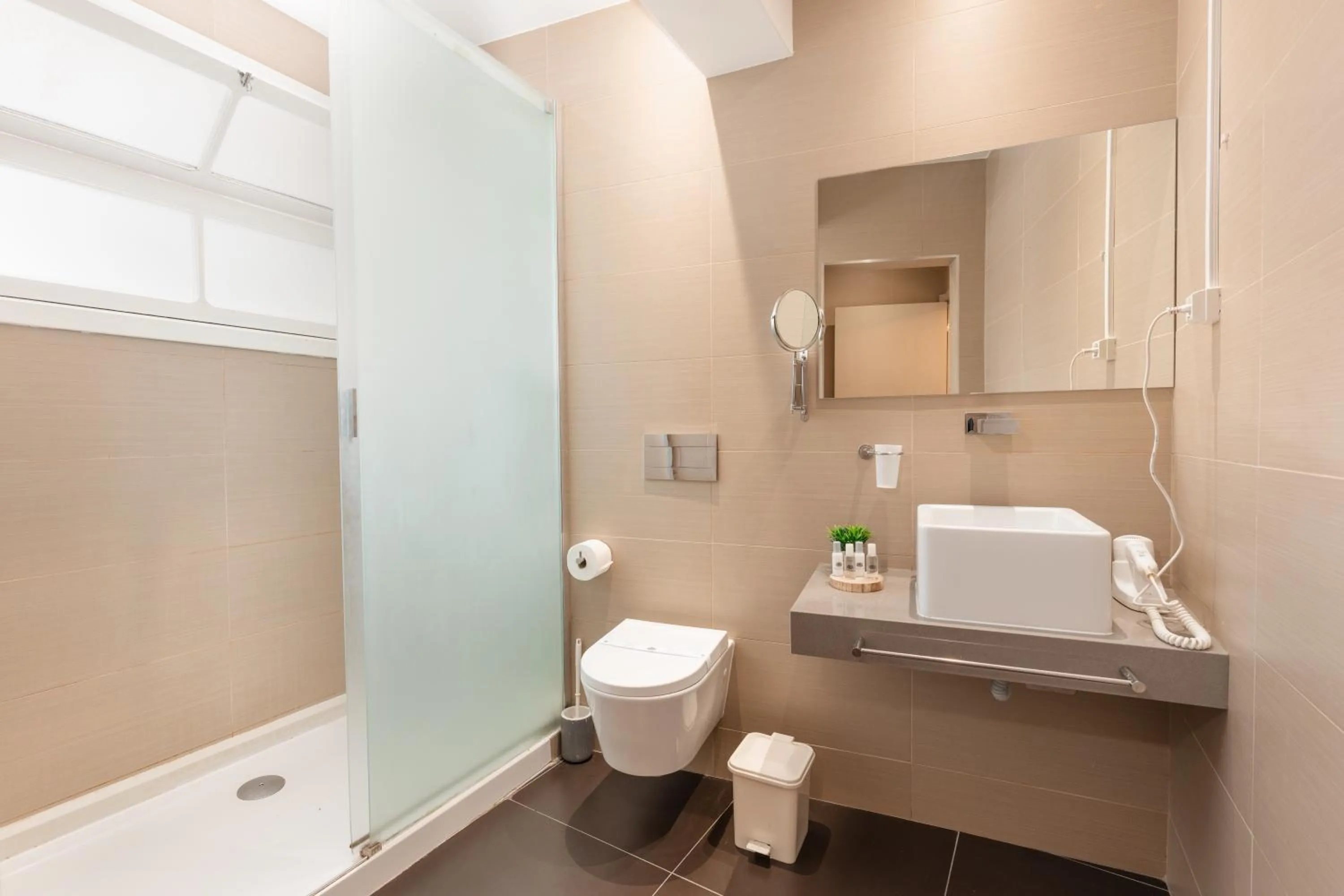 Shower in Serenata Hotel & Hostel Coimbra