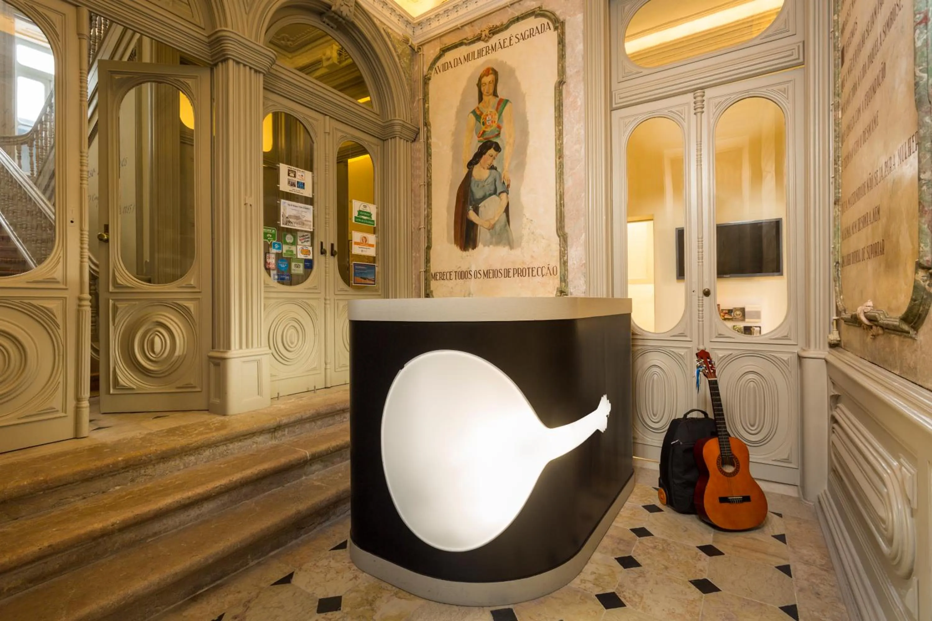 Lobby or reception in Serenata Hotel & Hostel Coimbra