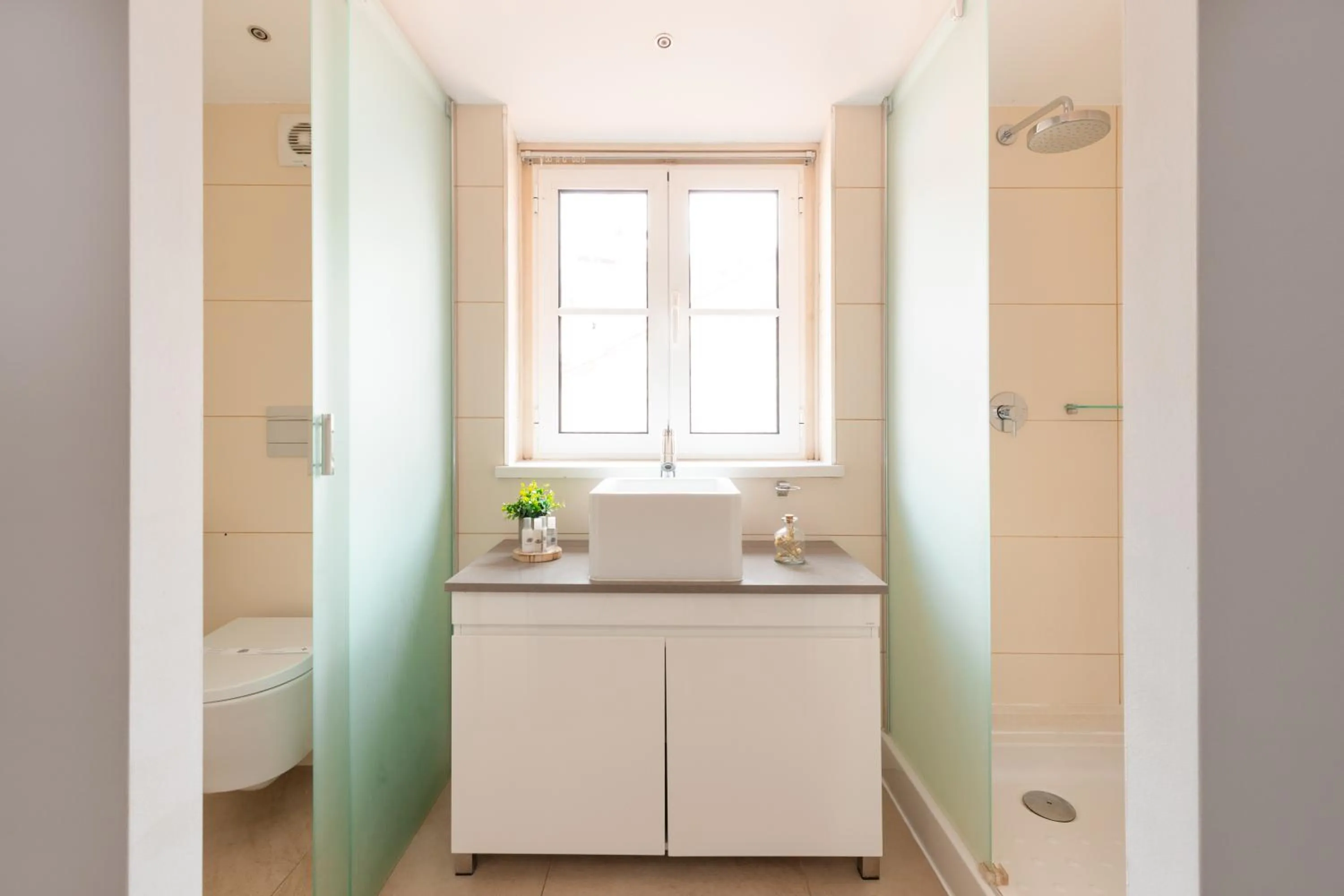 Bathroom in Serenata Hotel & Hostel Coimbra