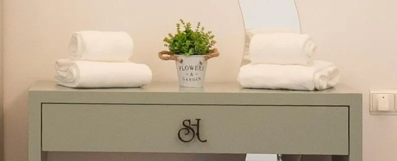 Bedroom, Bed in Serenata Hotel & Hostel Coimbra