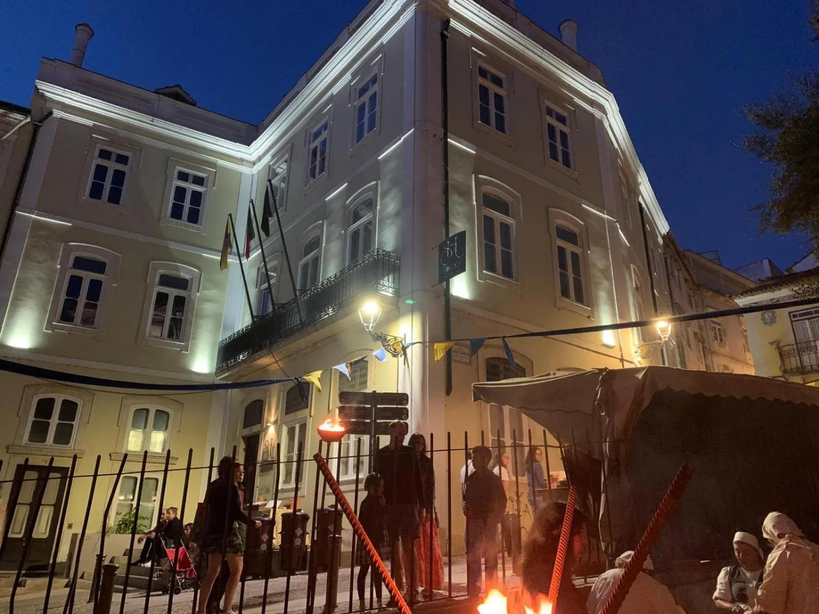 Property building in Serenata Hotel & Hostel Coimbra