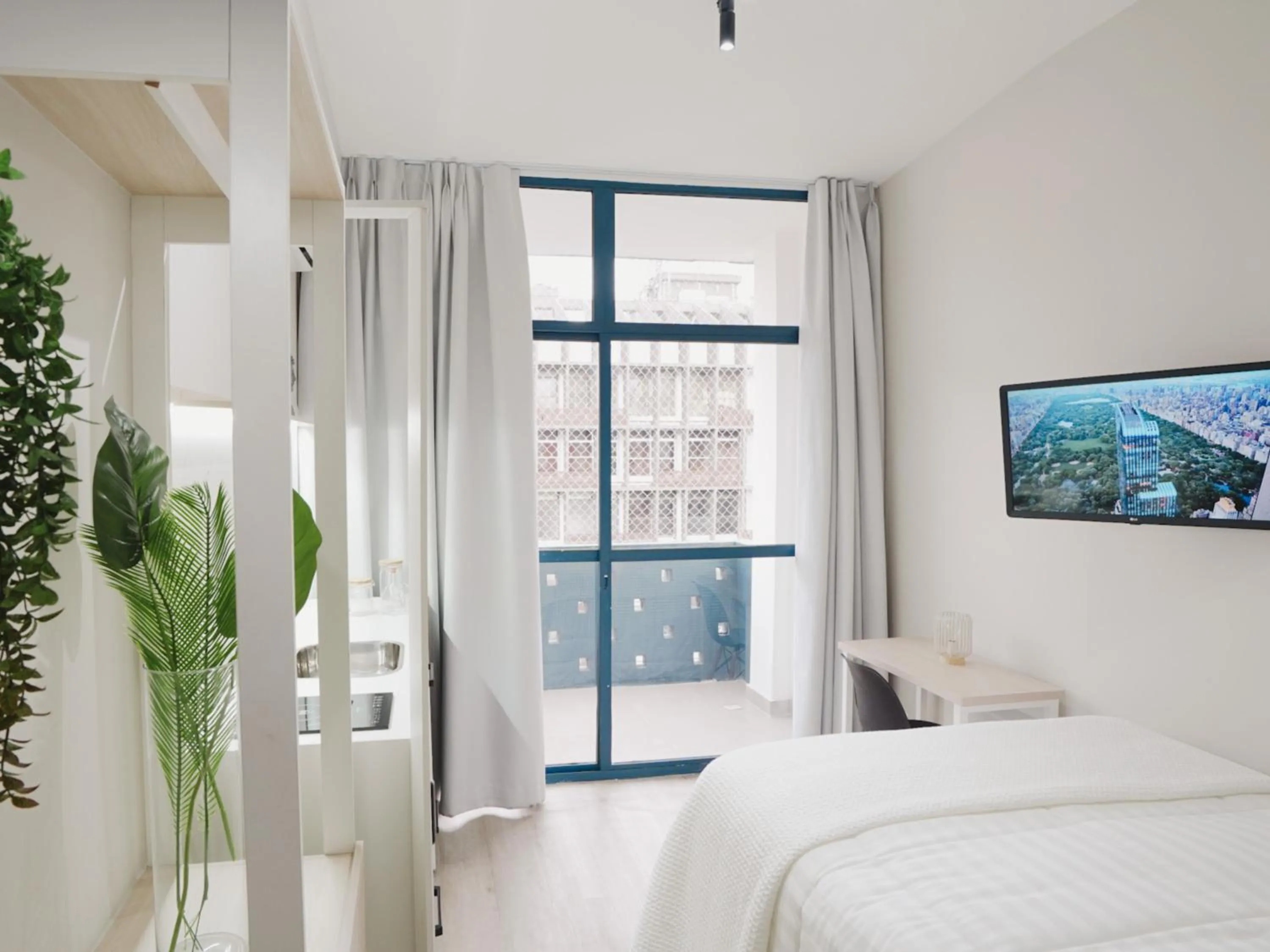 Patio, Bed in Apê Metrô Paraíso