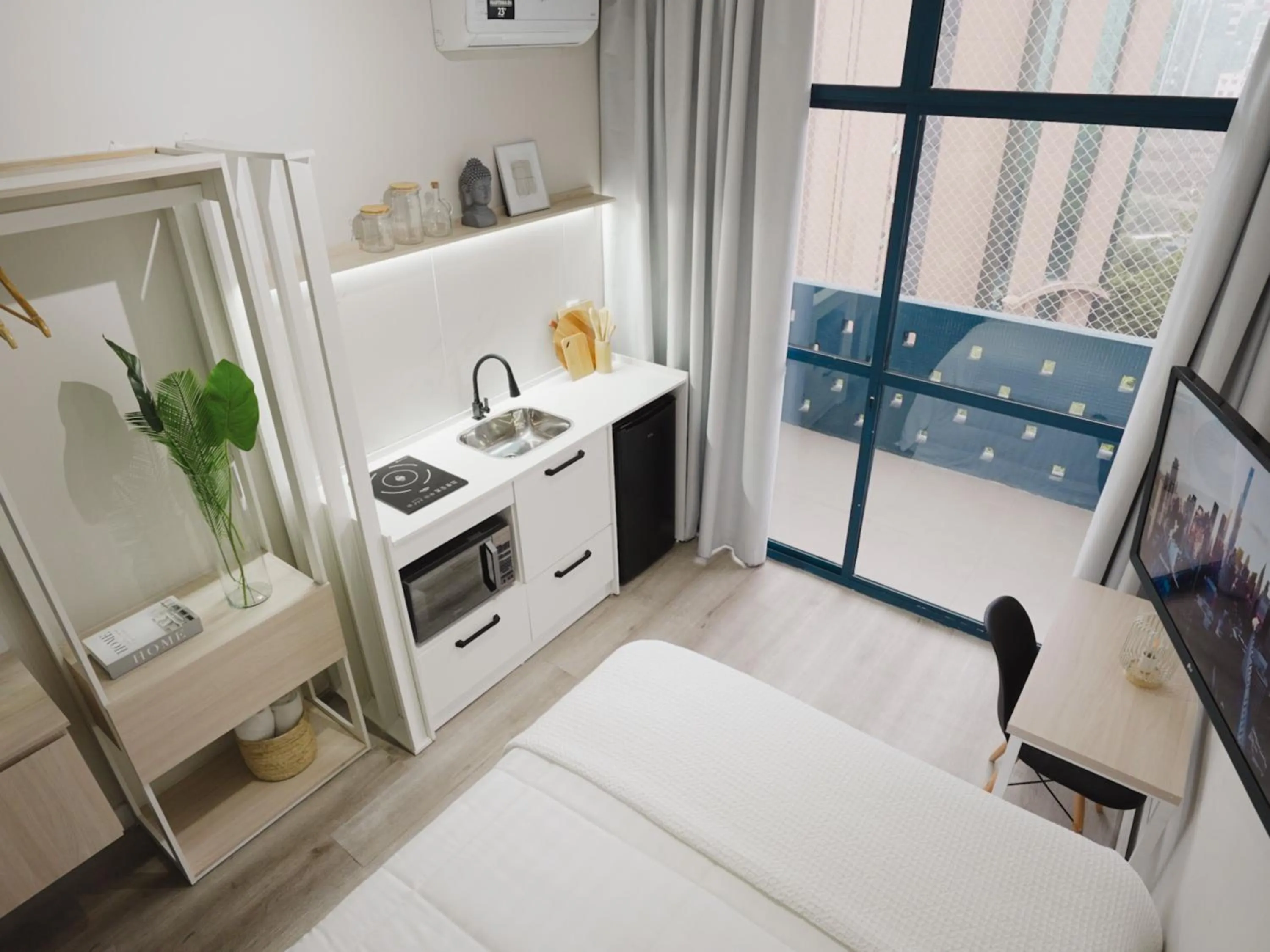 Patio, Bed in Apê Metrô Paraíso