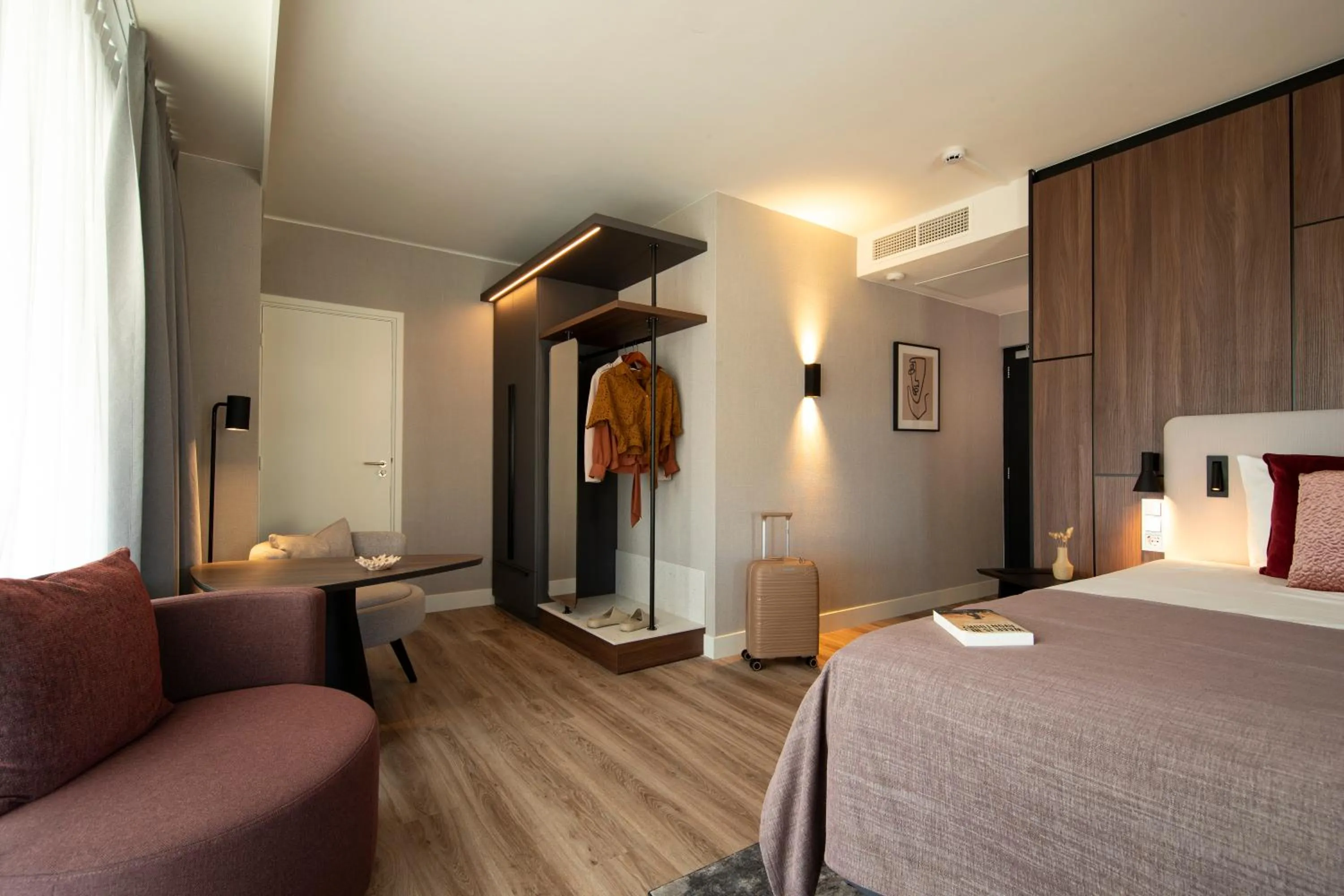 wardrobe, Bed in Bilderberg Europa Hotel Scheveningen