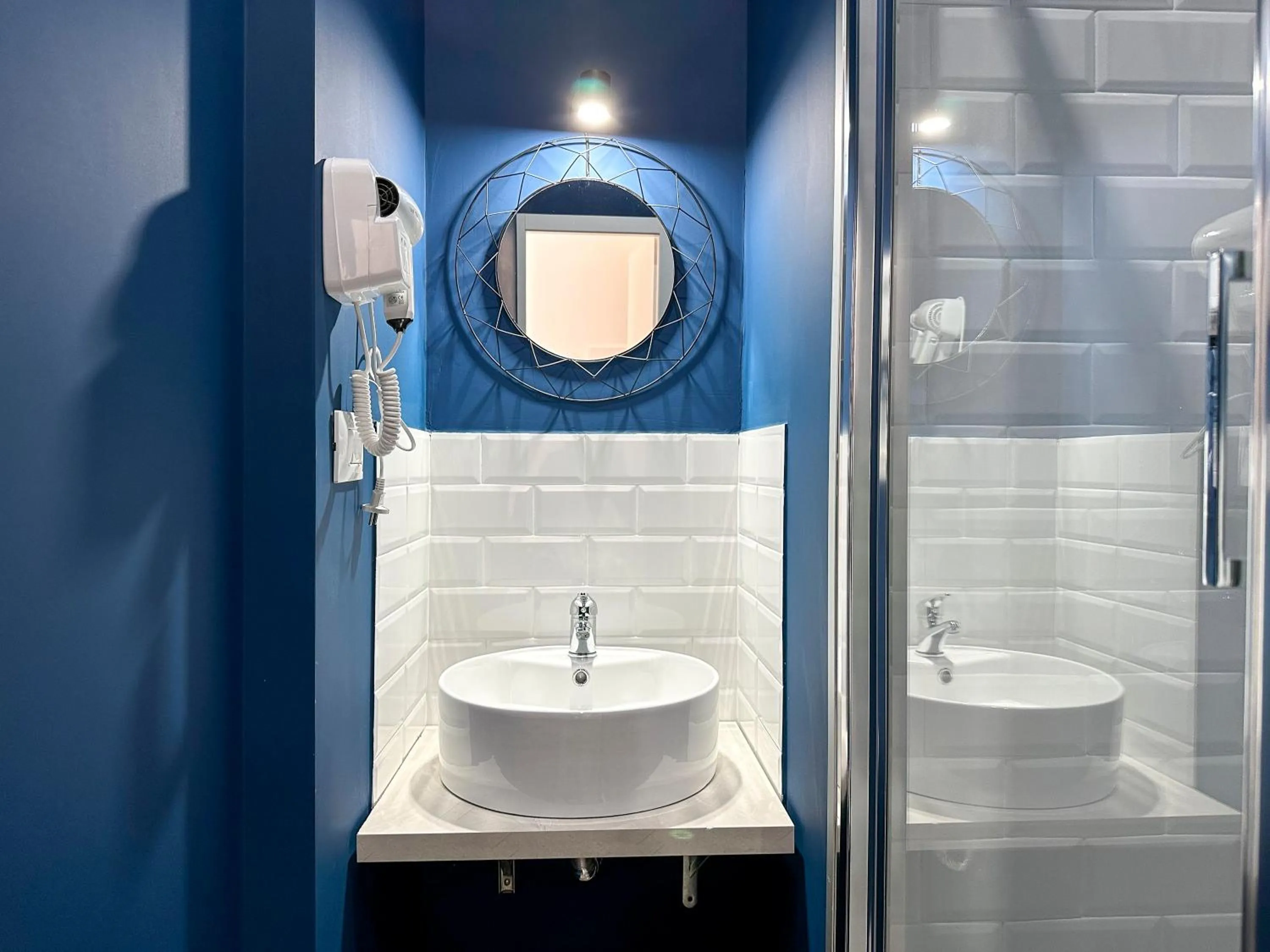 Bathroom in Central Perk