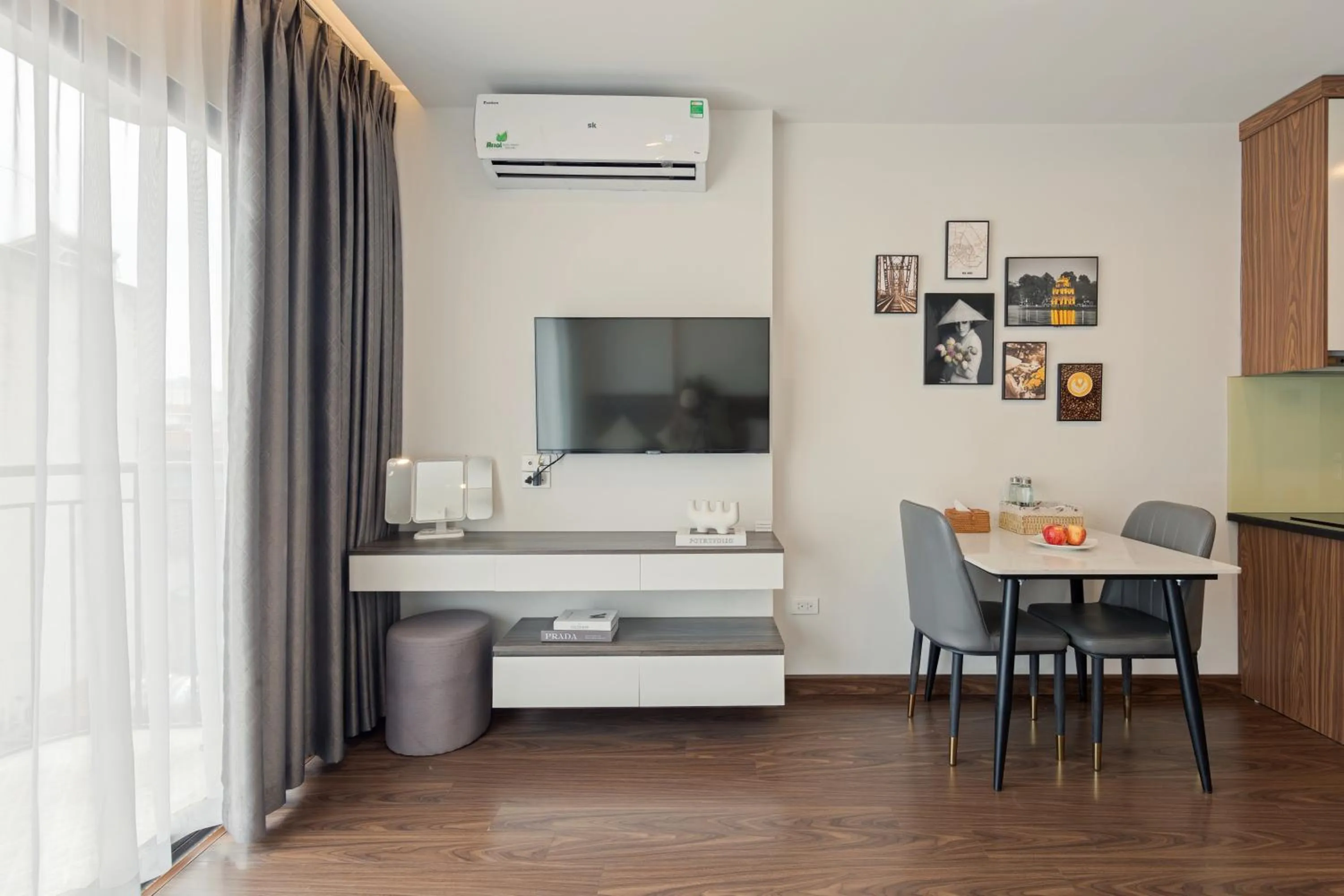 TV and multimedia in NB APARTMENT - KIM MA