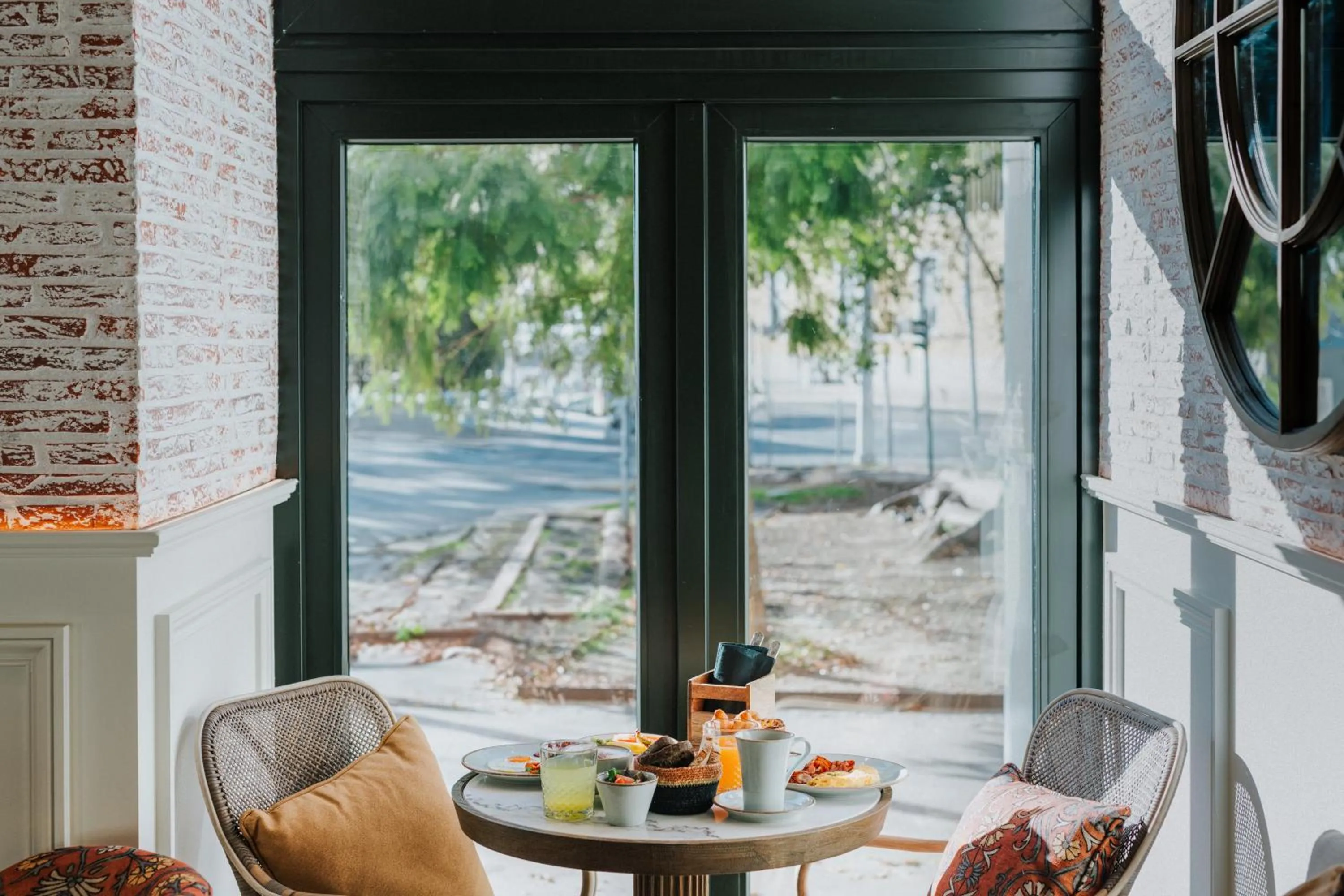 Dining area in AlmaLusa Alfama