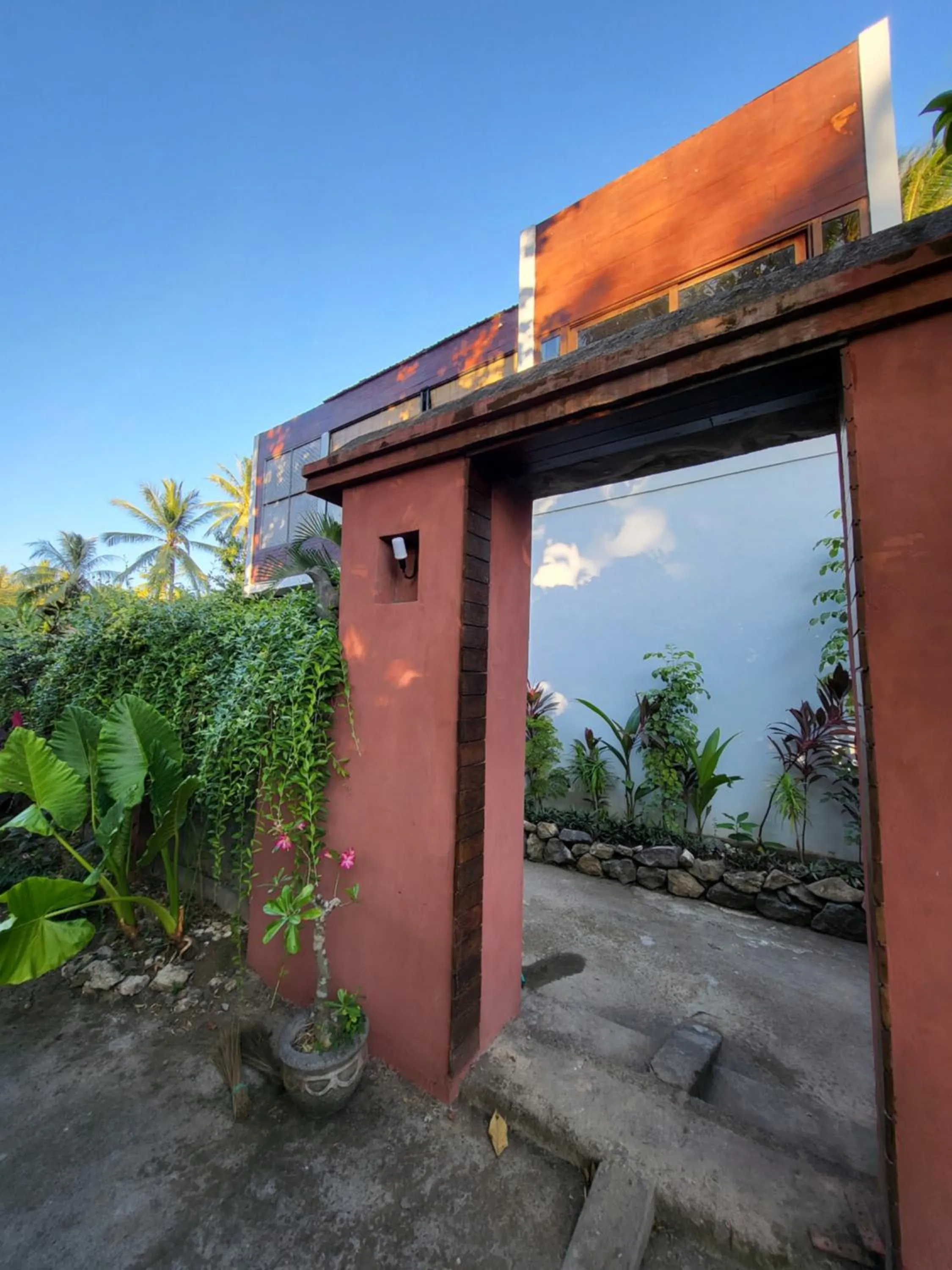 Property building in Exotic Backpackers