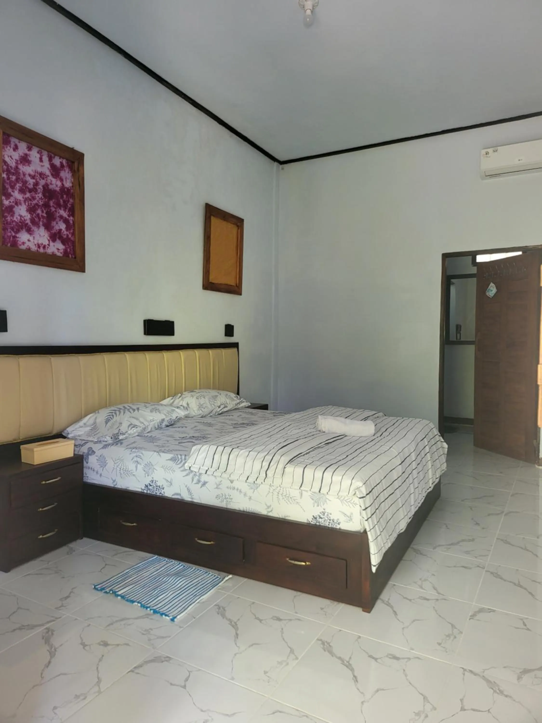 Bed in Exotic Backpackers