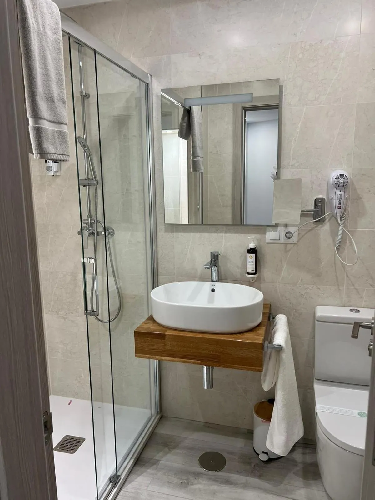 Bathroom in Hotel Apartamentos Antequera