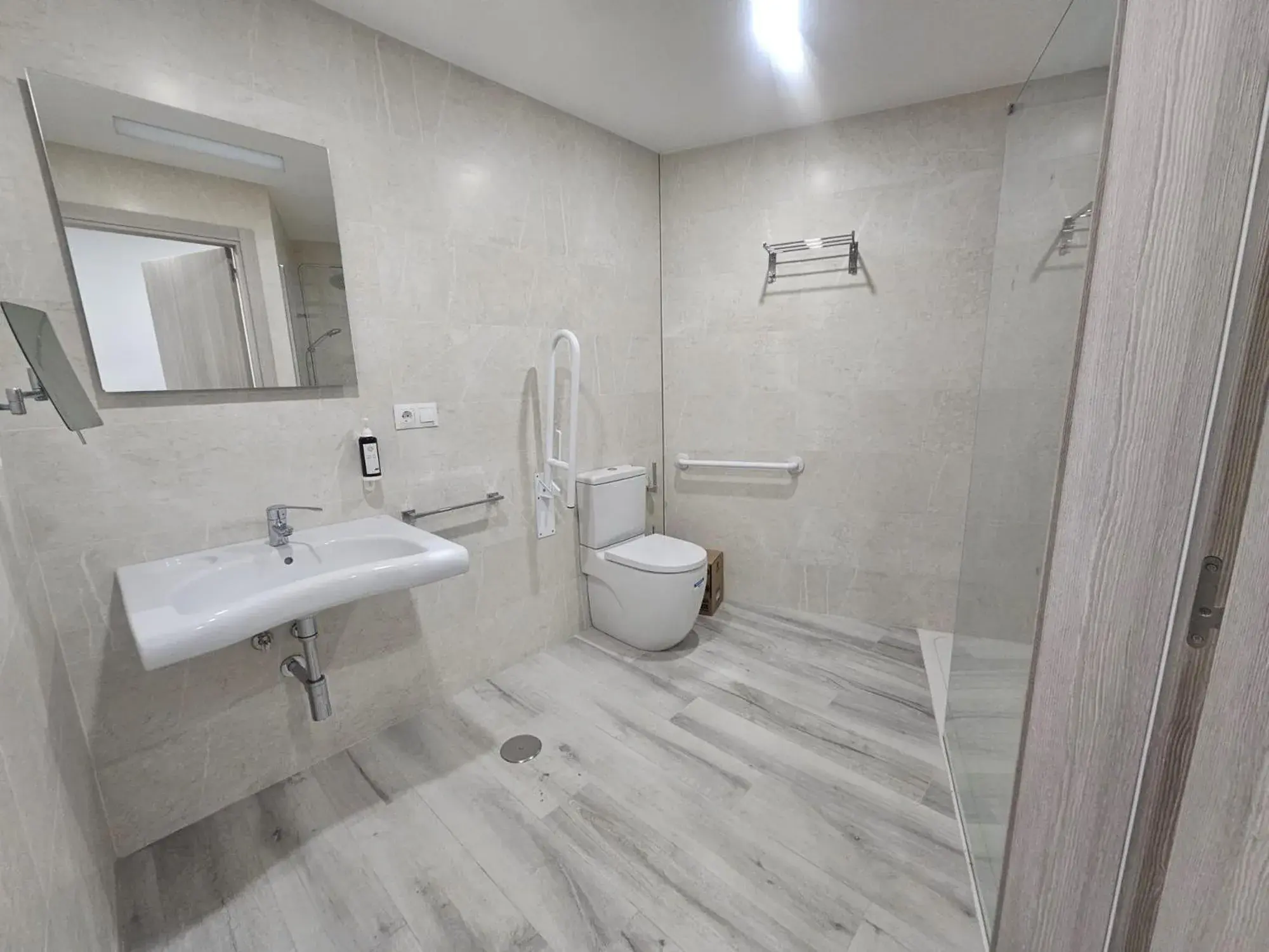 Twin Room - Disability Access in Hotel Apartamentos Antequera Twin Room - Disability Access in Hotel Apartamentos Antequera