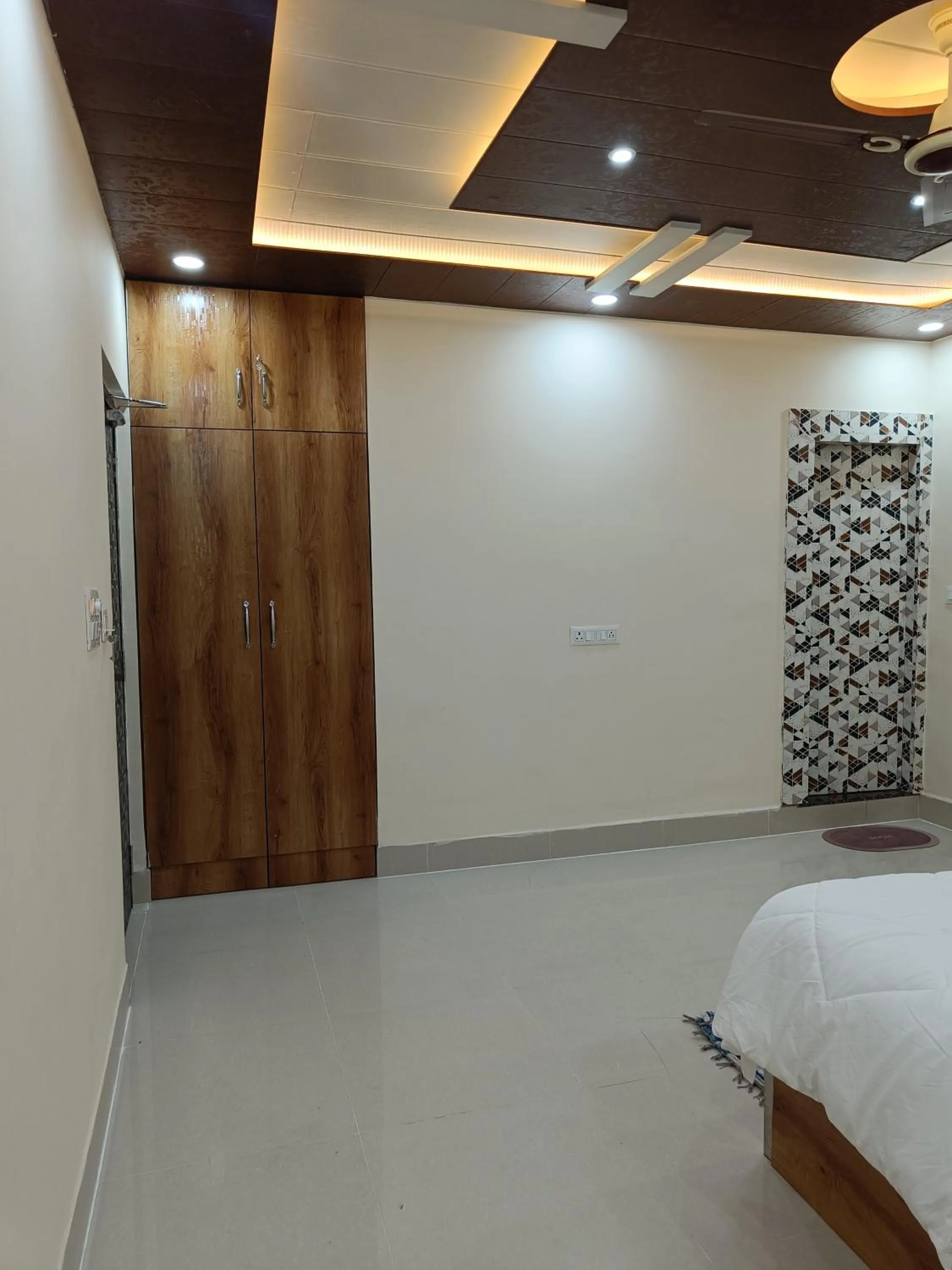 wardrobe, Bed in The Royal Sahdeo Venue