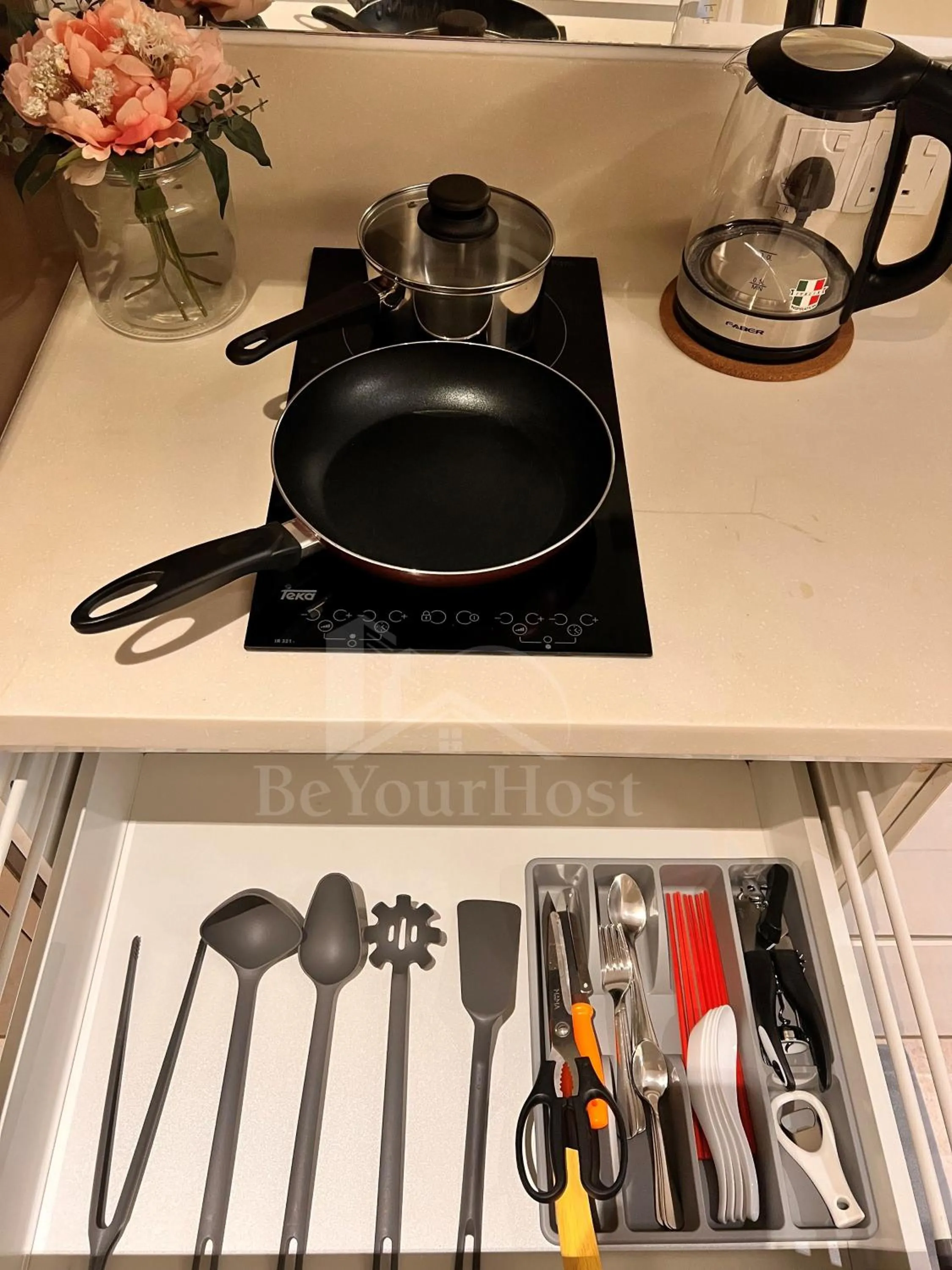 Kitchen or kitchenette in Dorsett Residences Sri Hartamas (Kuala Lumpur)