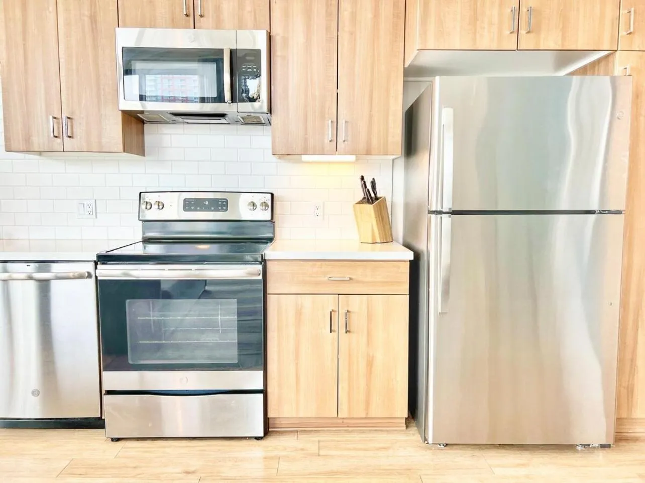 One Bedroom Apartment Wbalcony And City Views!