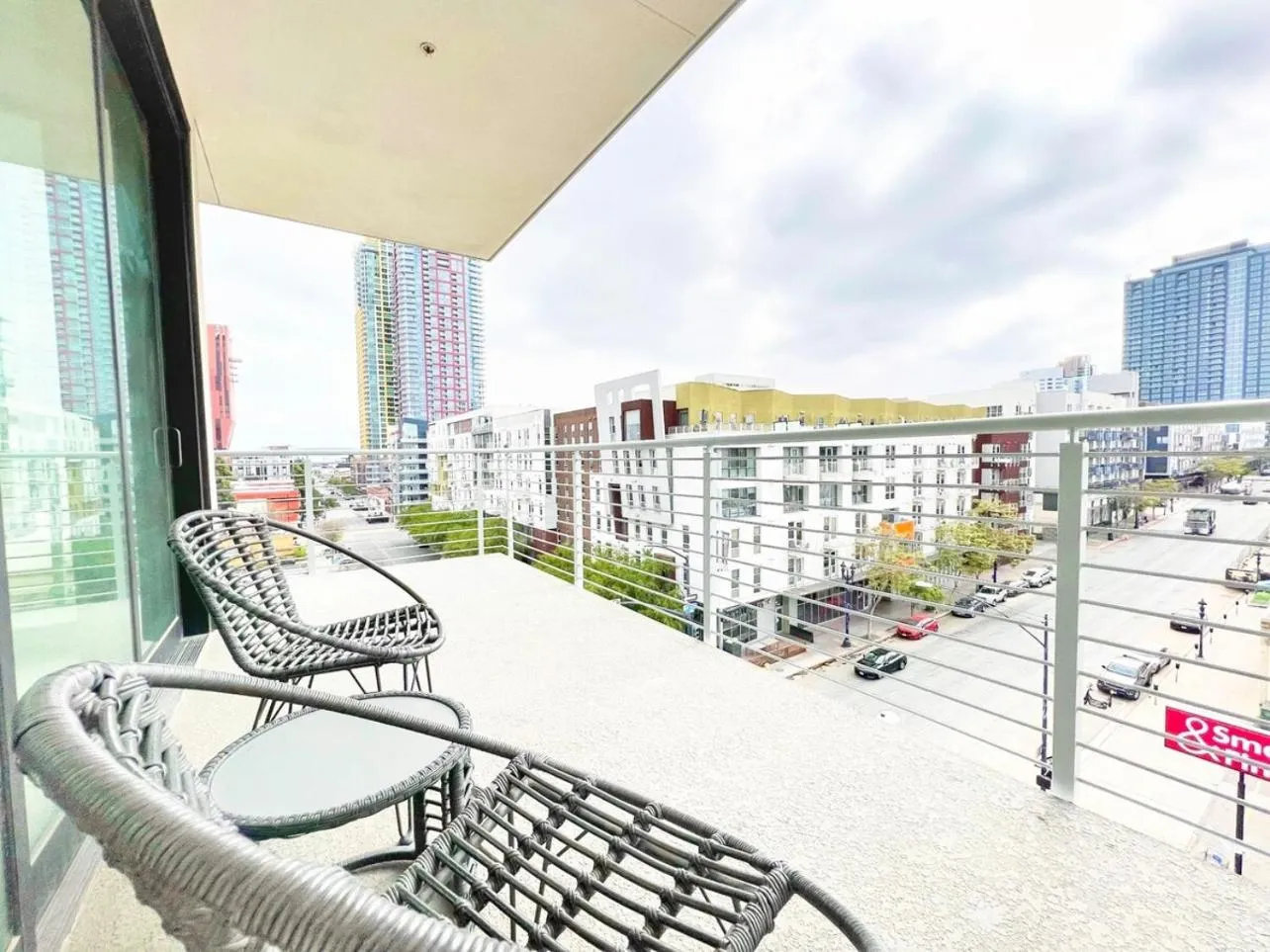 One Bedroom Apartment Wbalcony And City Views!