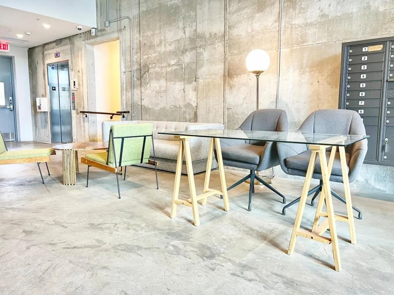 Beautiful One Bedroom Apartment With View Of City