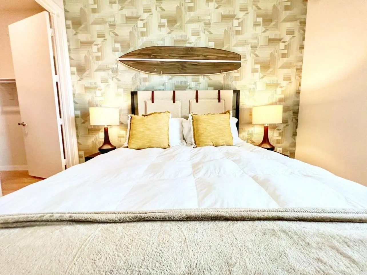 Bed in San Diego Skyline - Downtown Apartment