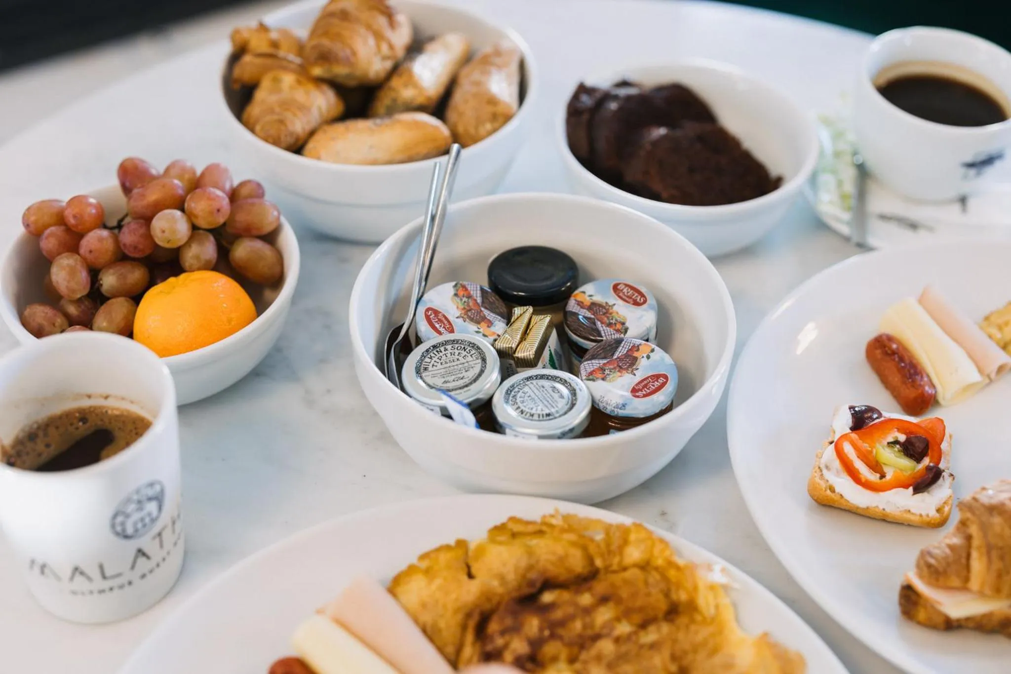 Food and drinks in Malathro Olympus Guest House