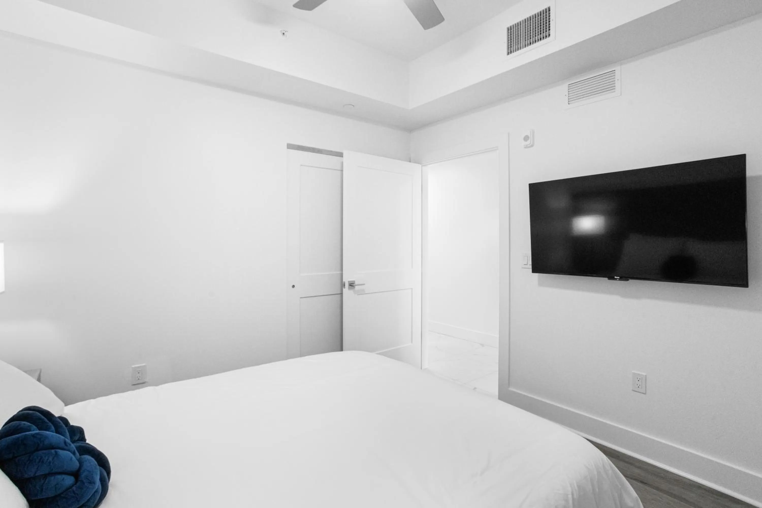 Photo of the whole room, Bed in Ocean Club Treasure Island Hotel