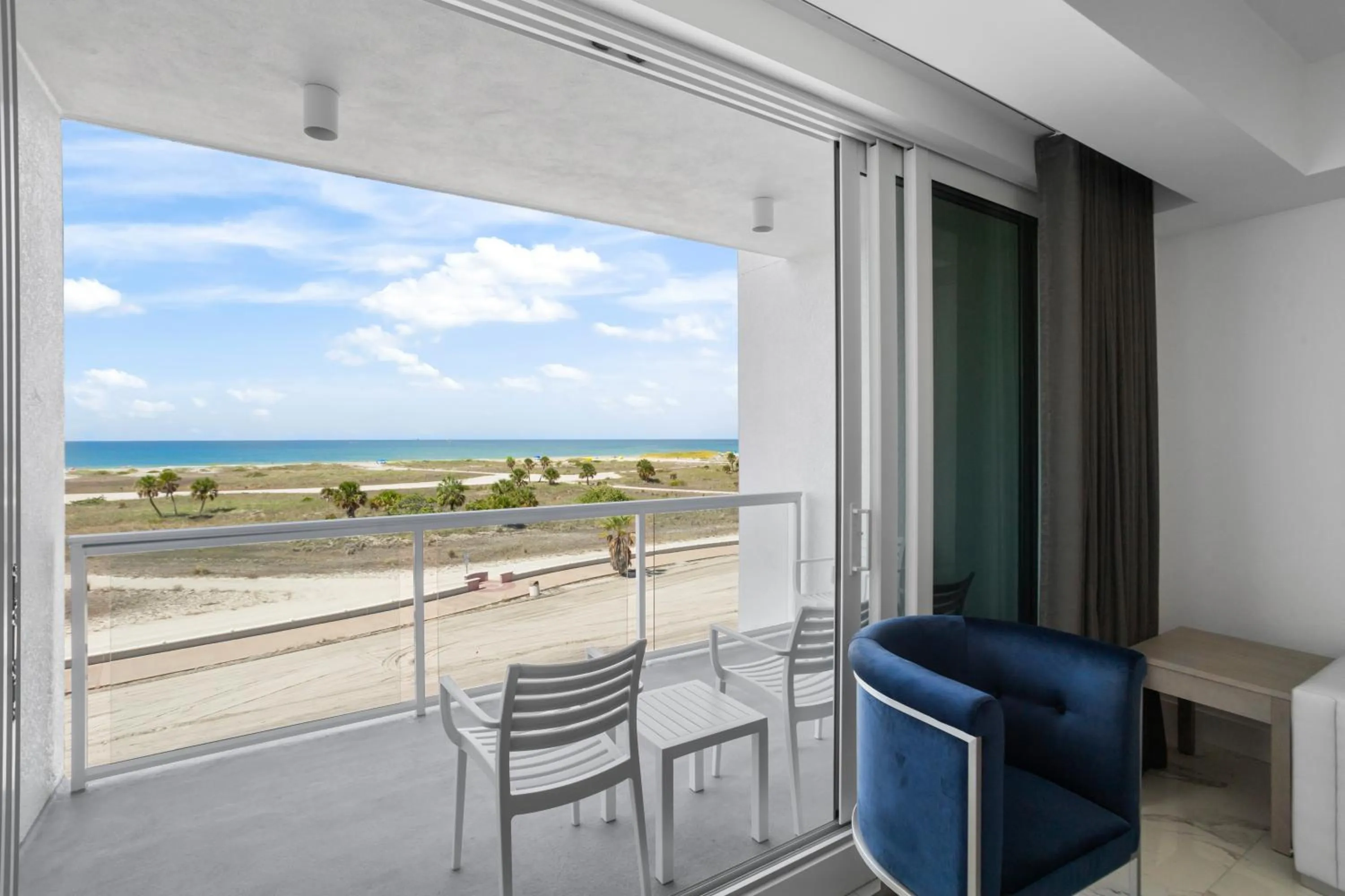 Balcony/Terrace in Ocean Club Treasure Island Hotel